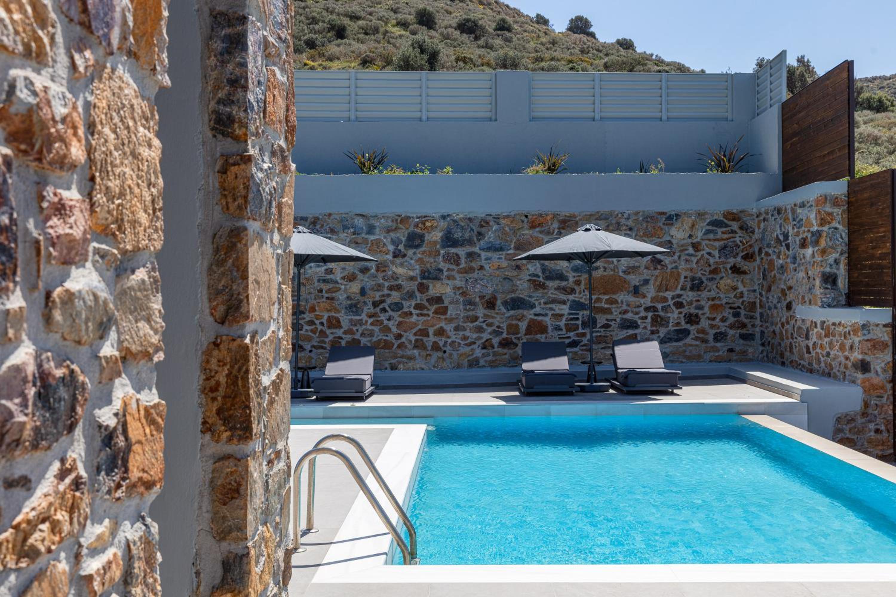 Kōa Villas, stylish Seaview retreat by etouri