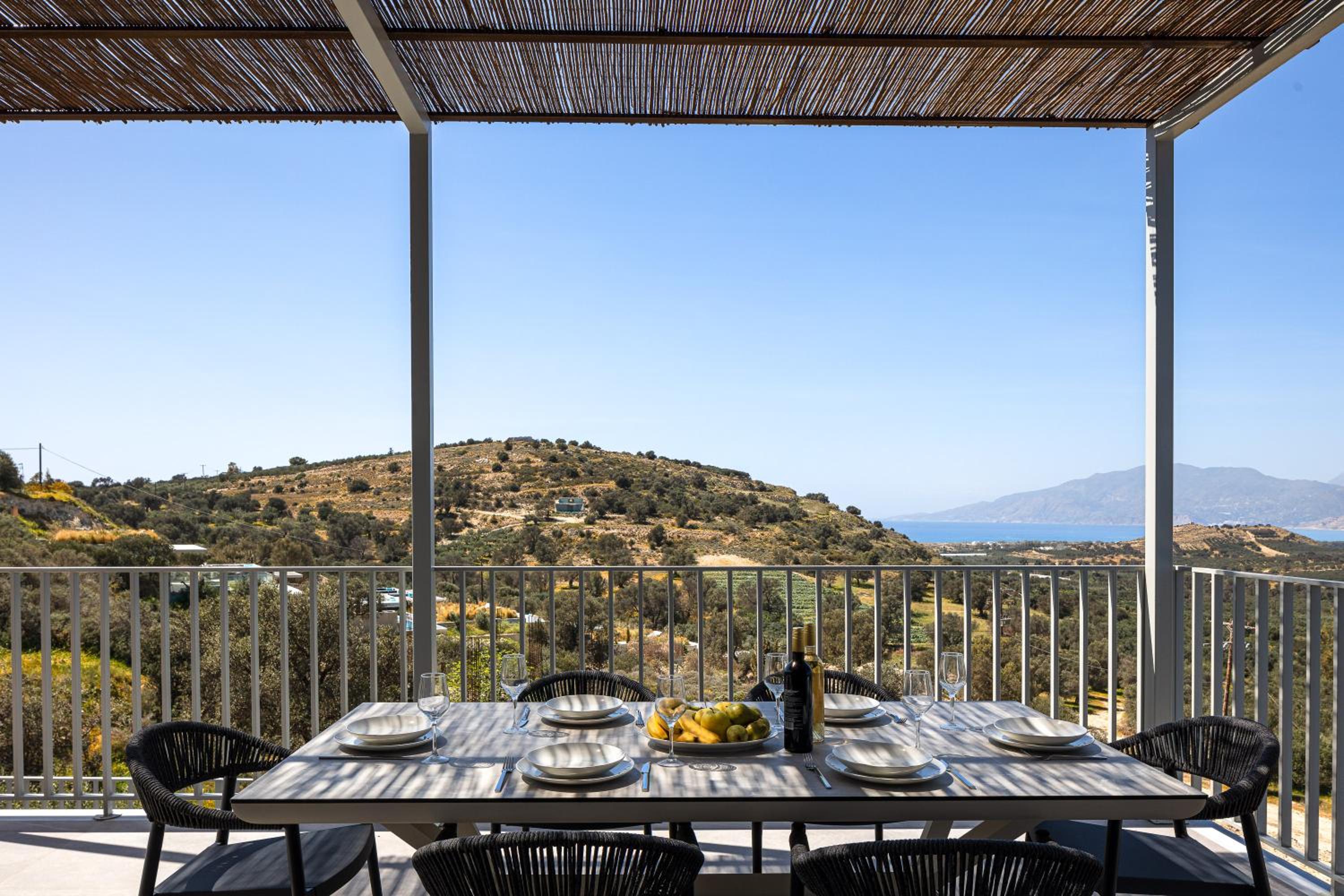 Kōa Villas, stylish Seaview retreat by etouri