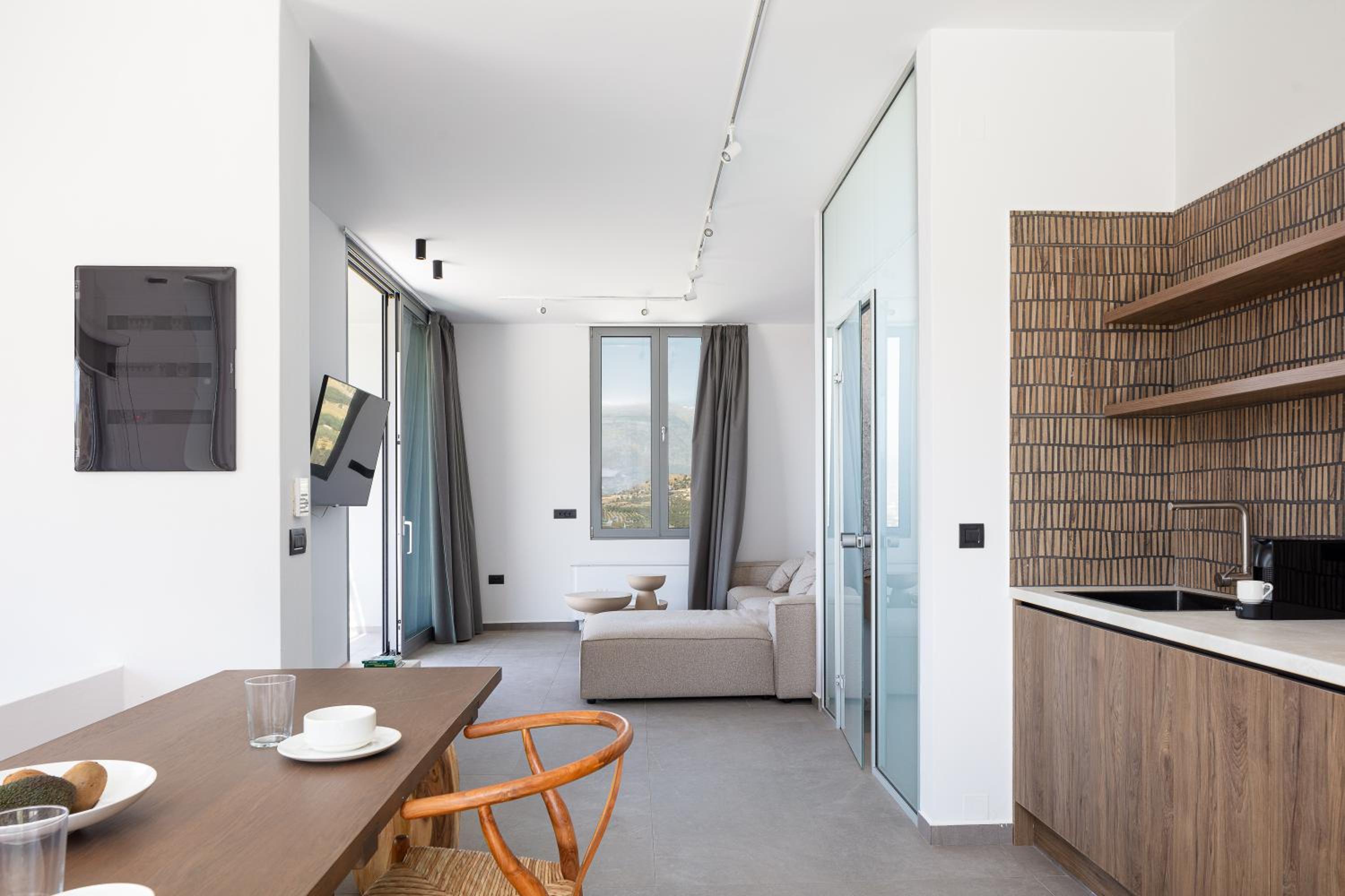 Kōa Villas, stylish Seaview retreat by etouri