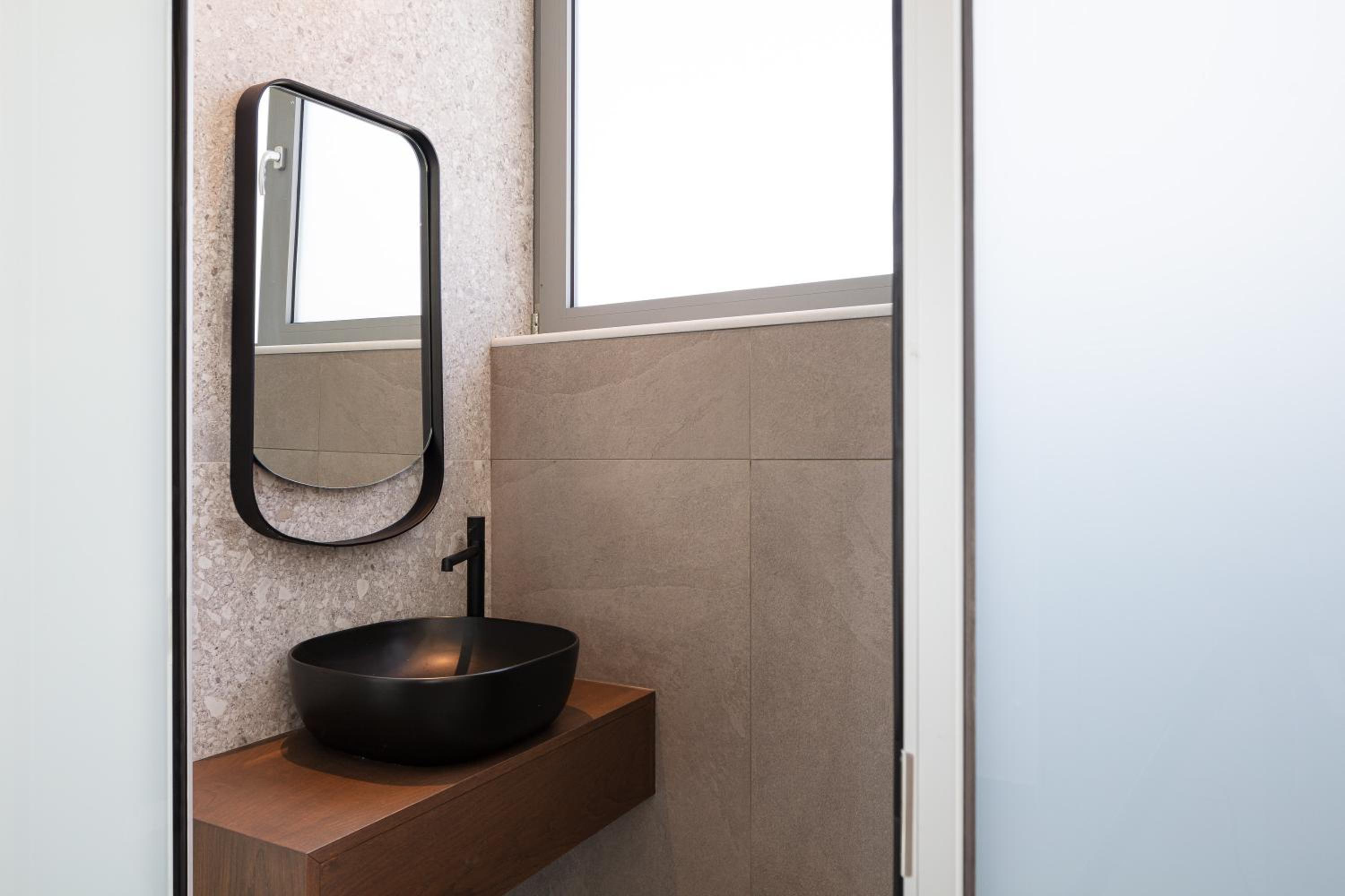 Kōa Villas, stylish Seaview retreat by etouri