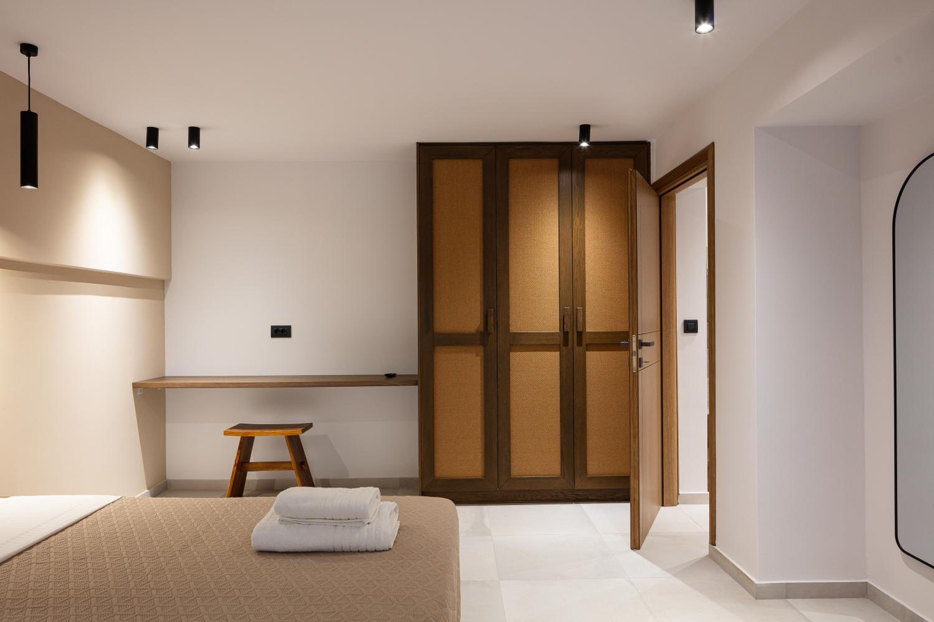 Kōa Villas, stylish Seaview retreat by etouri