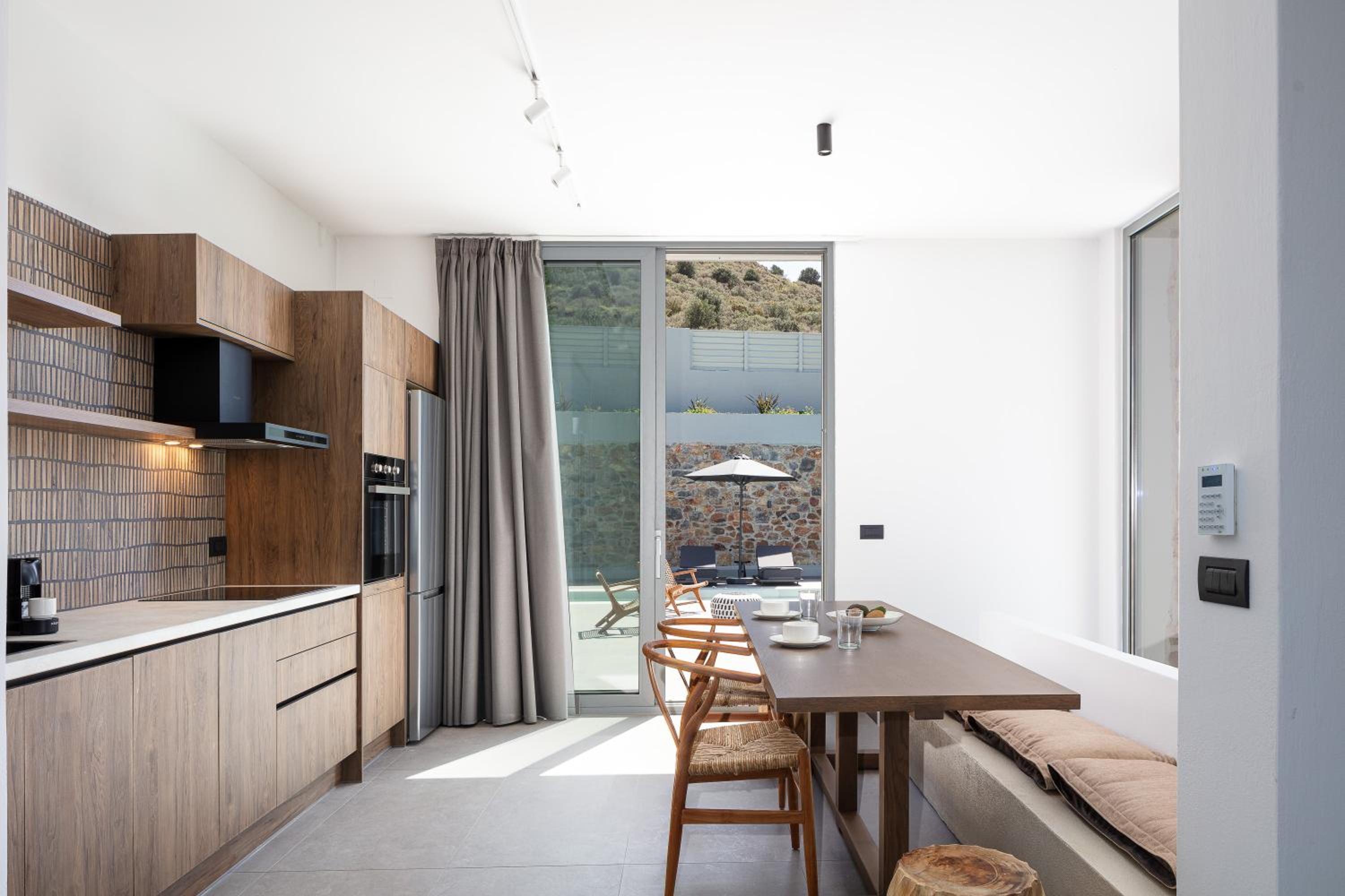 Kōa Villas, stylish Seaview retreat by etouri