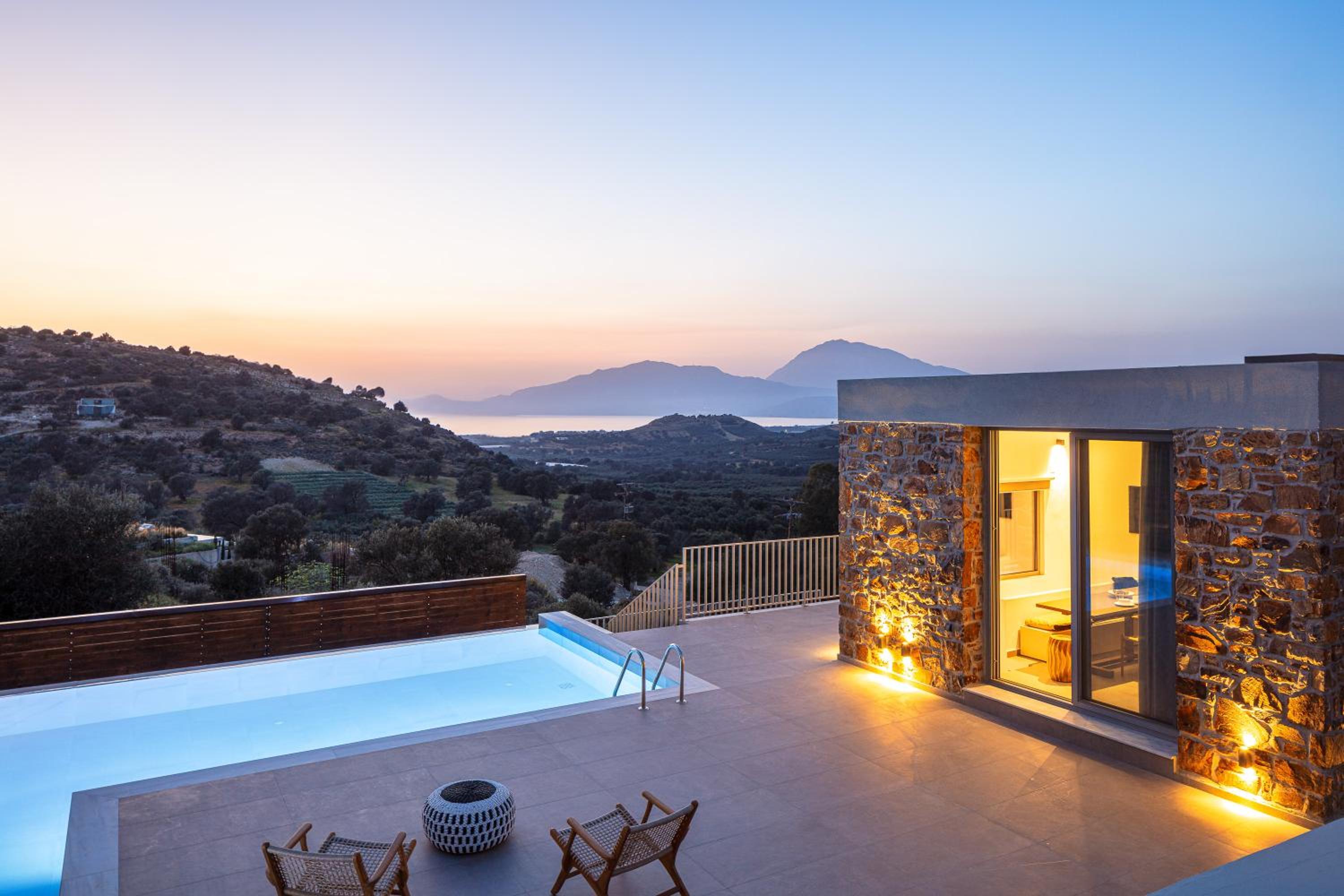 Kōa Villas, stylish Seaview retreat by etouri