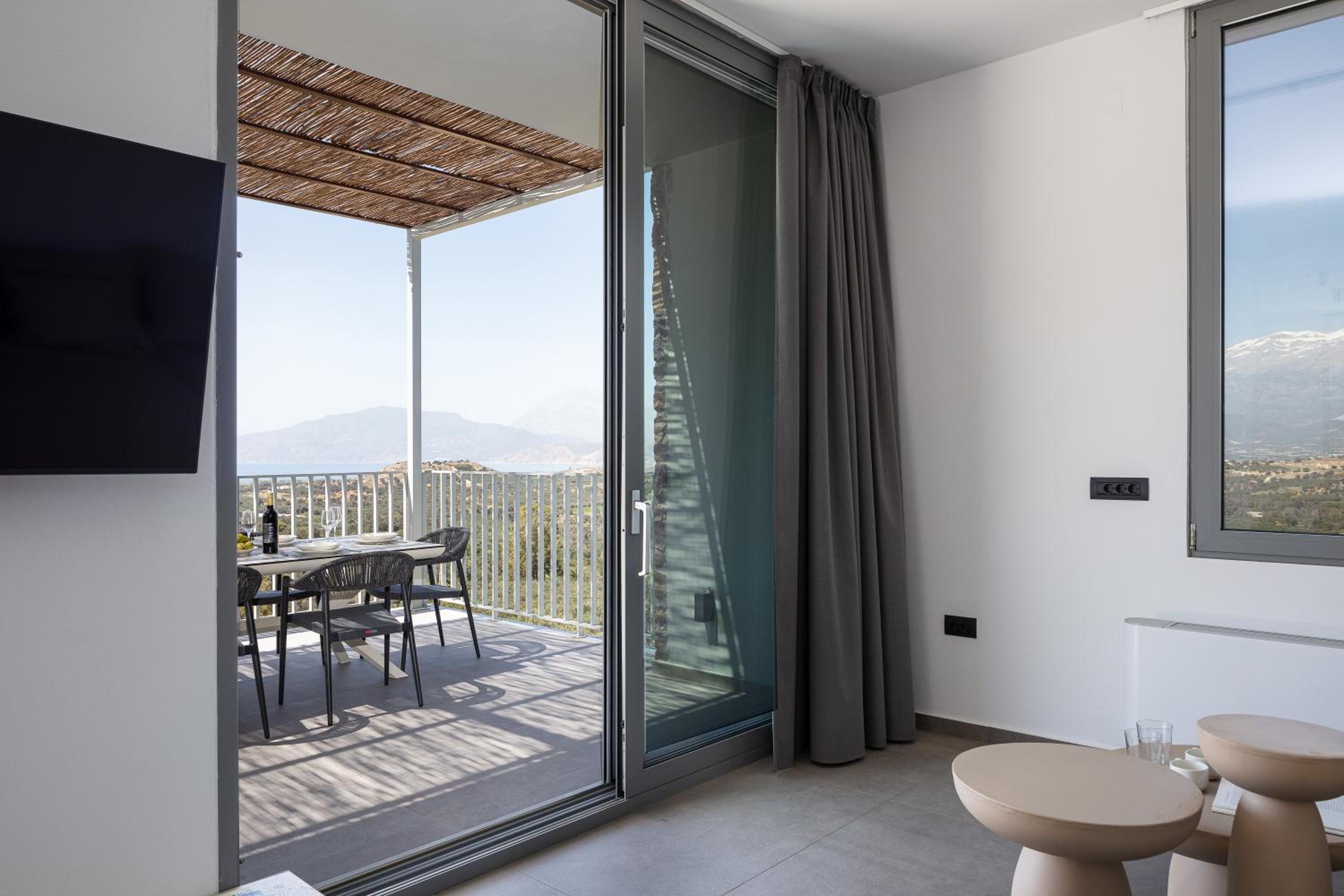Kōa Villas, stylish Seaview retreat by etouri
