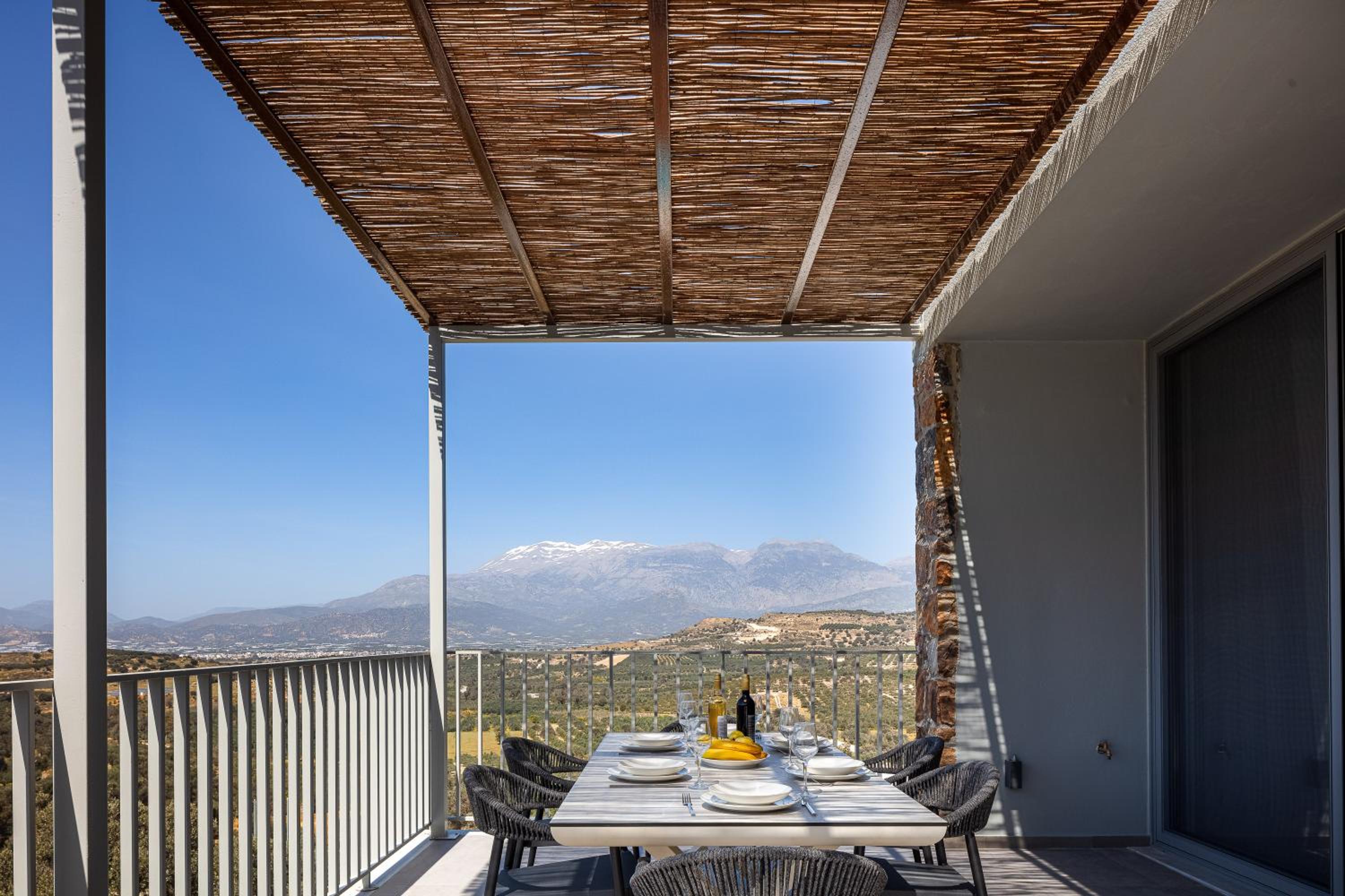 Kōa Villas, stylish Seaview retreat by etouri