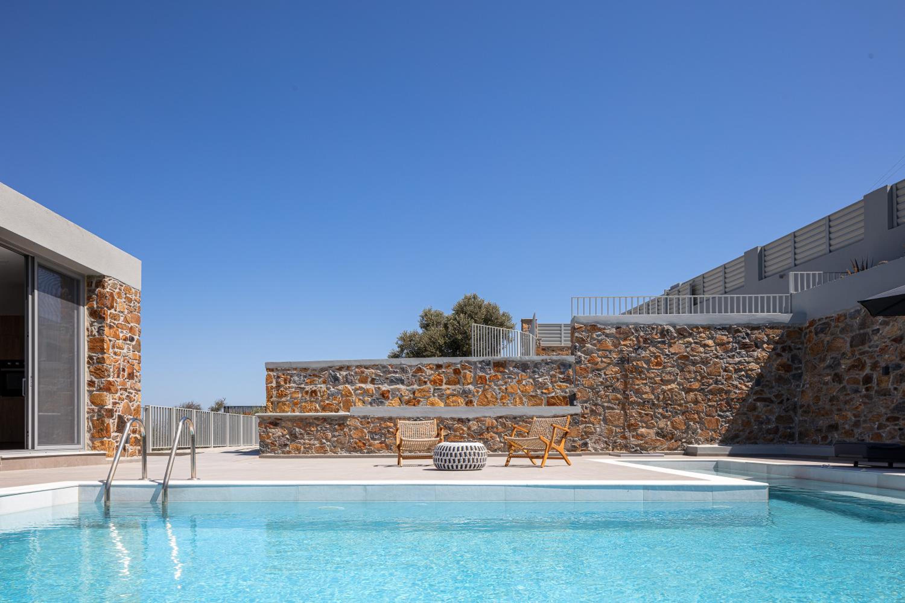 Kōa Villas, stylish Seaview retreat by etouri