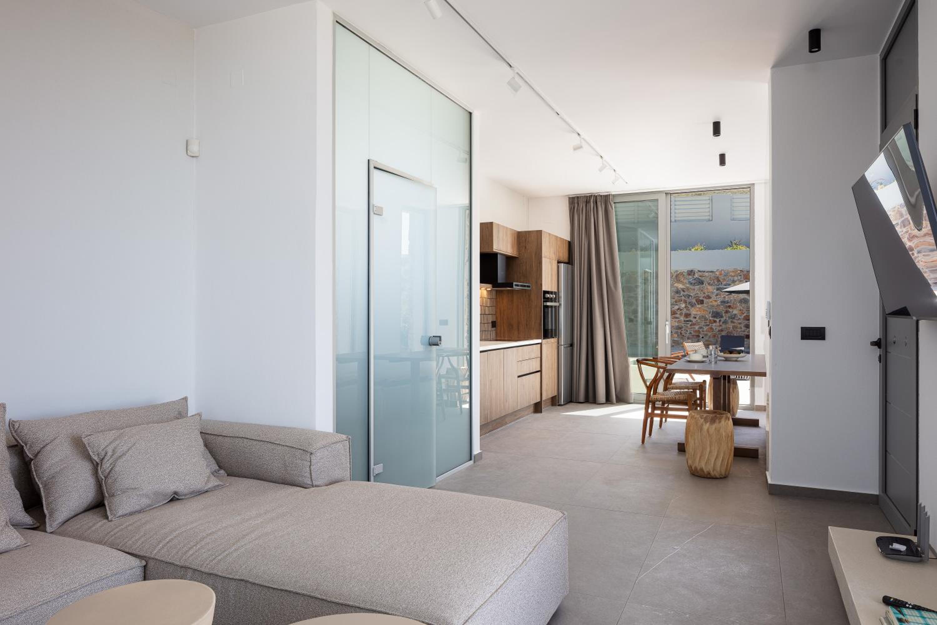 Kōa Villas, stylish Seaview retreat by etouri