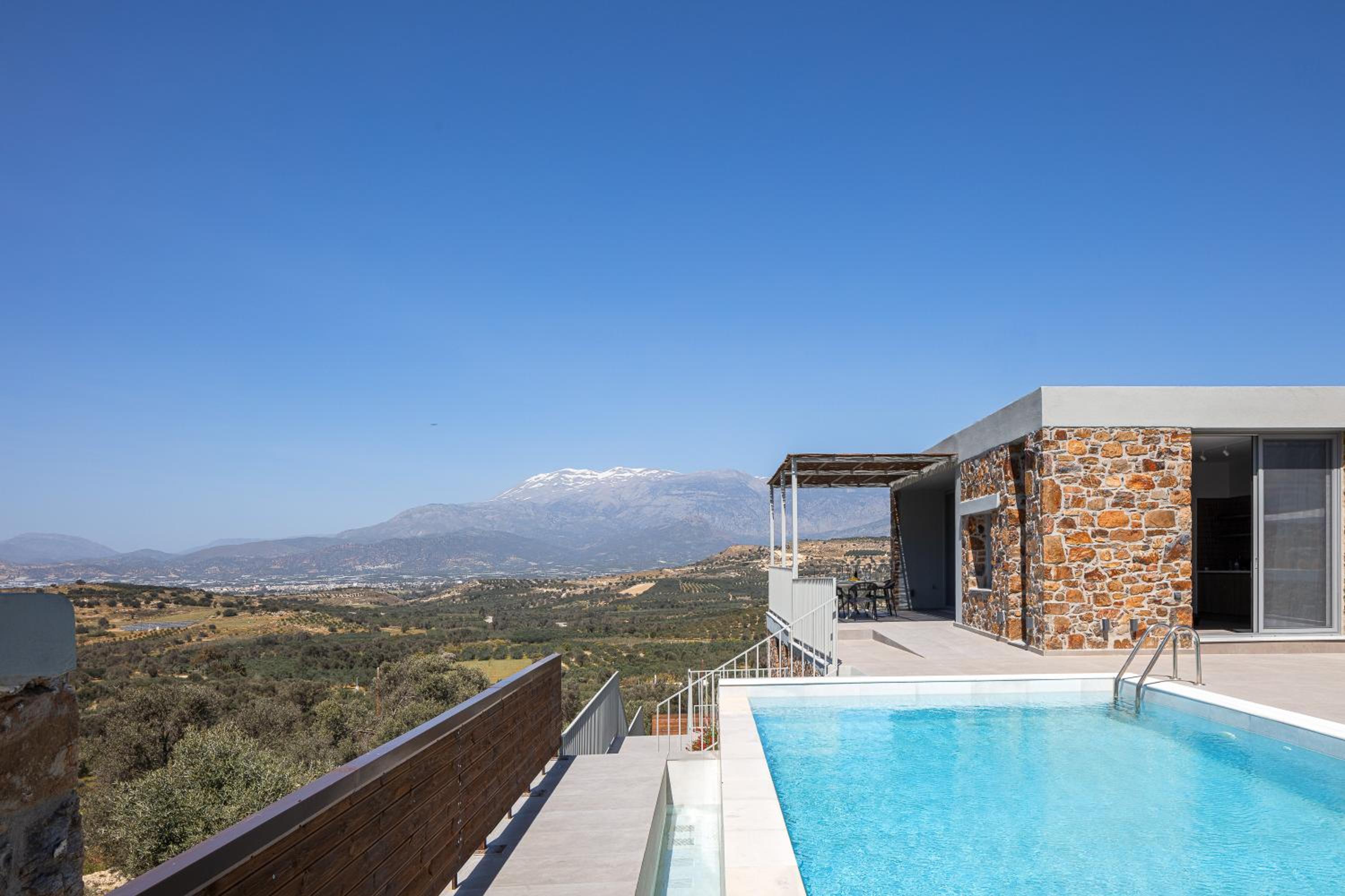 Kōa Villas, stylish Seaview retreat by etouri