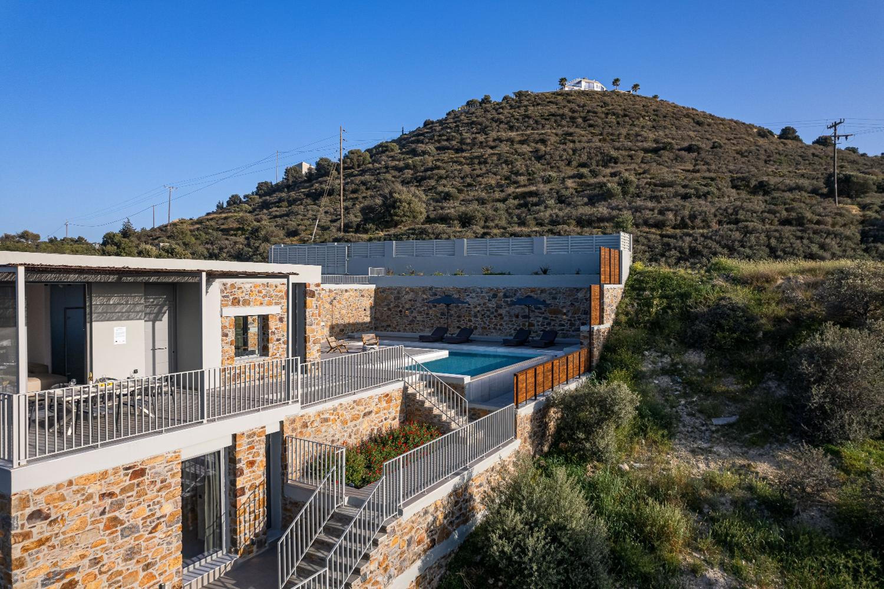 Kōa Villas, stylish Seaview retreat by etouri