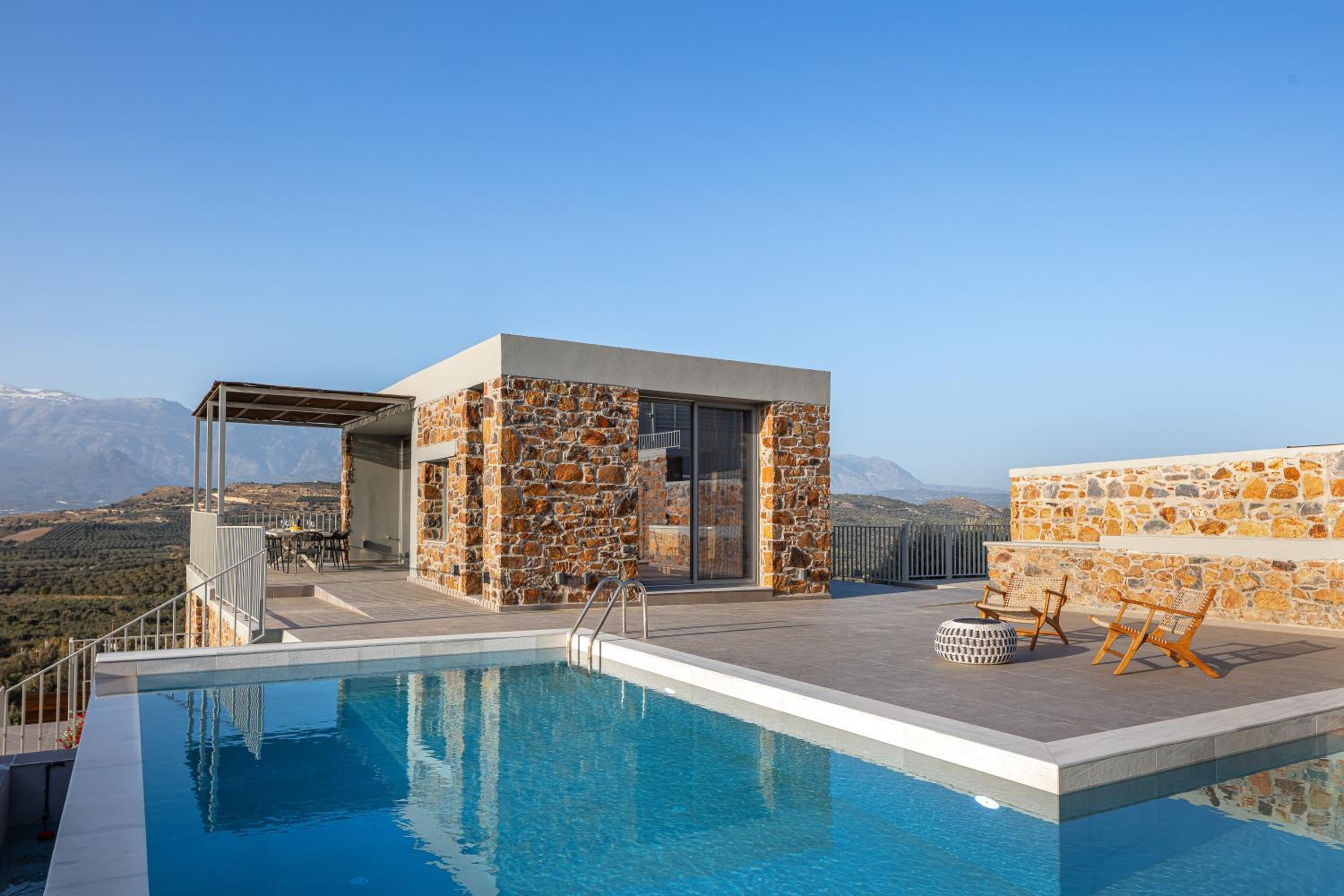 Kōa Villas, stylish Seaview retreat by etouri