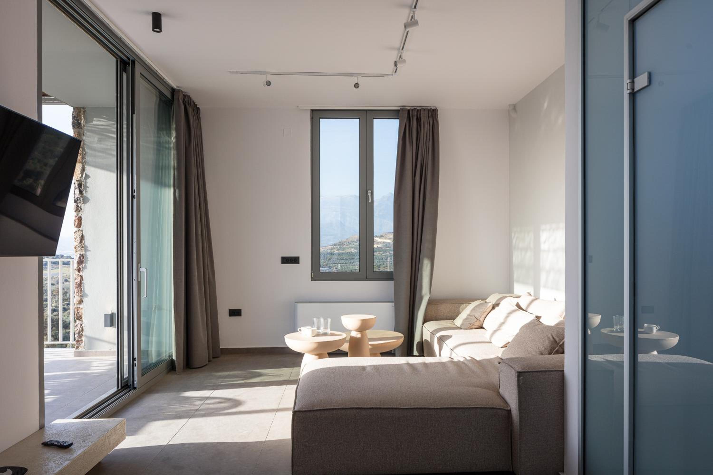 Kōa Villas, stylish Seaview retreat by etouri