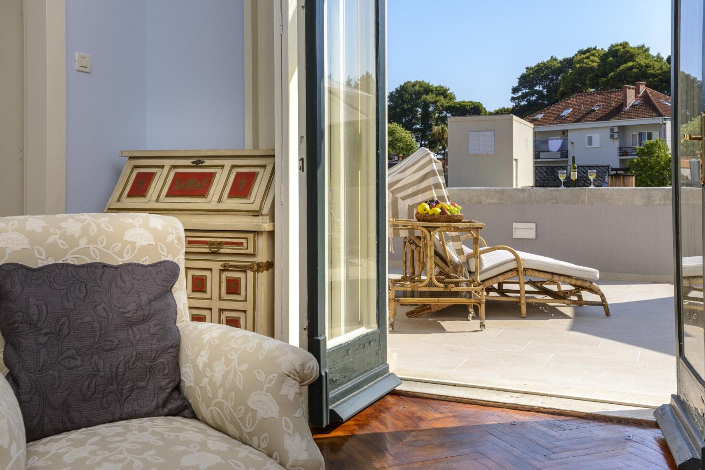 Villa Mediteran Old Town, 5 En-Suites and Hot Tub