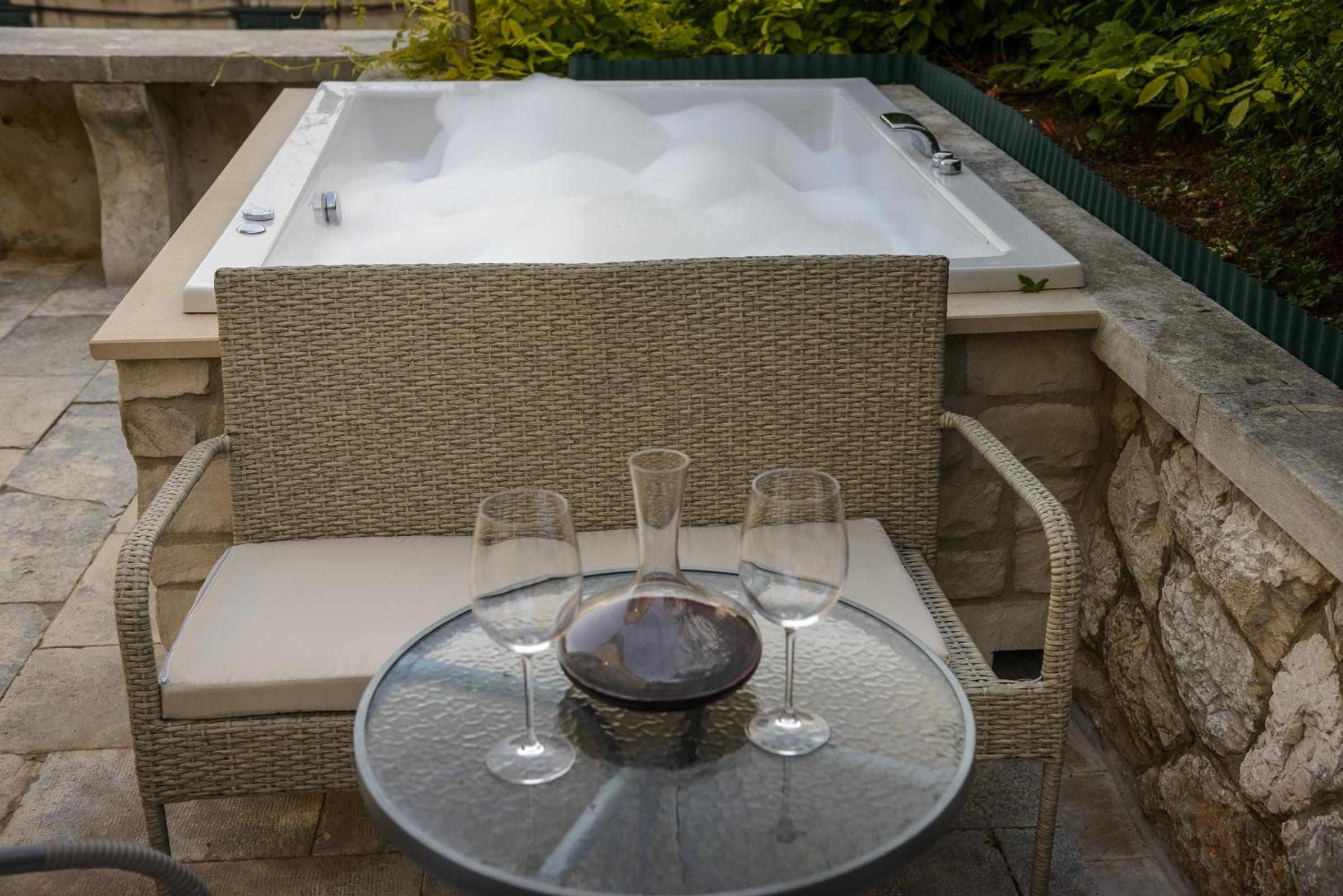Villa Mediteran Old Town, 5 En-Suites and Hot Tub