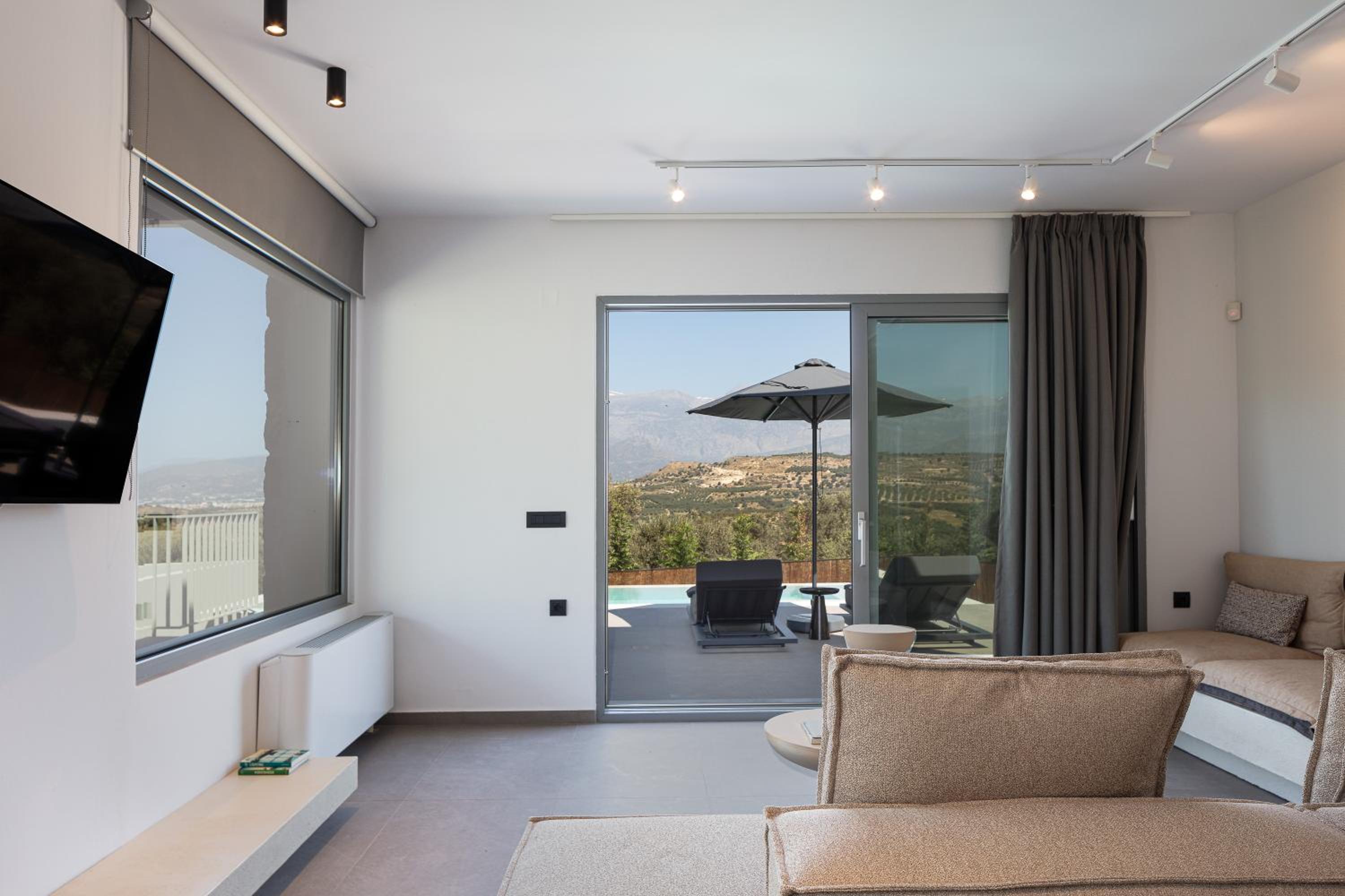 Kōa Villas, stylish Seaview retreat by etouri