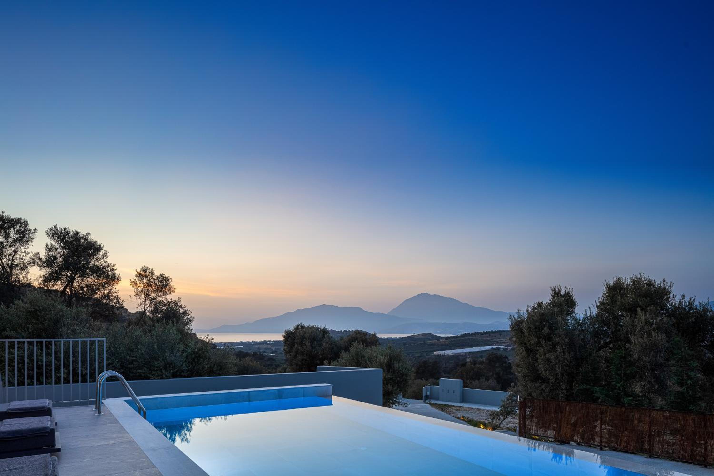 Kōa Villas, stylish Seaview retreat by etouri