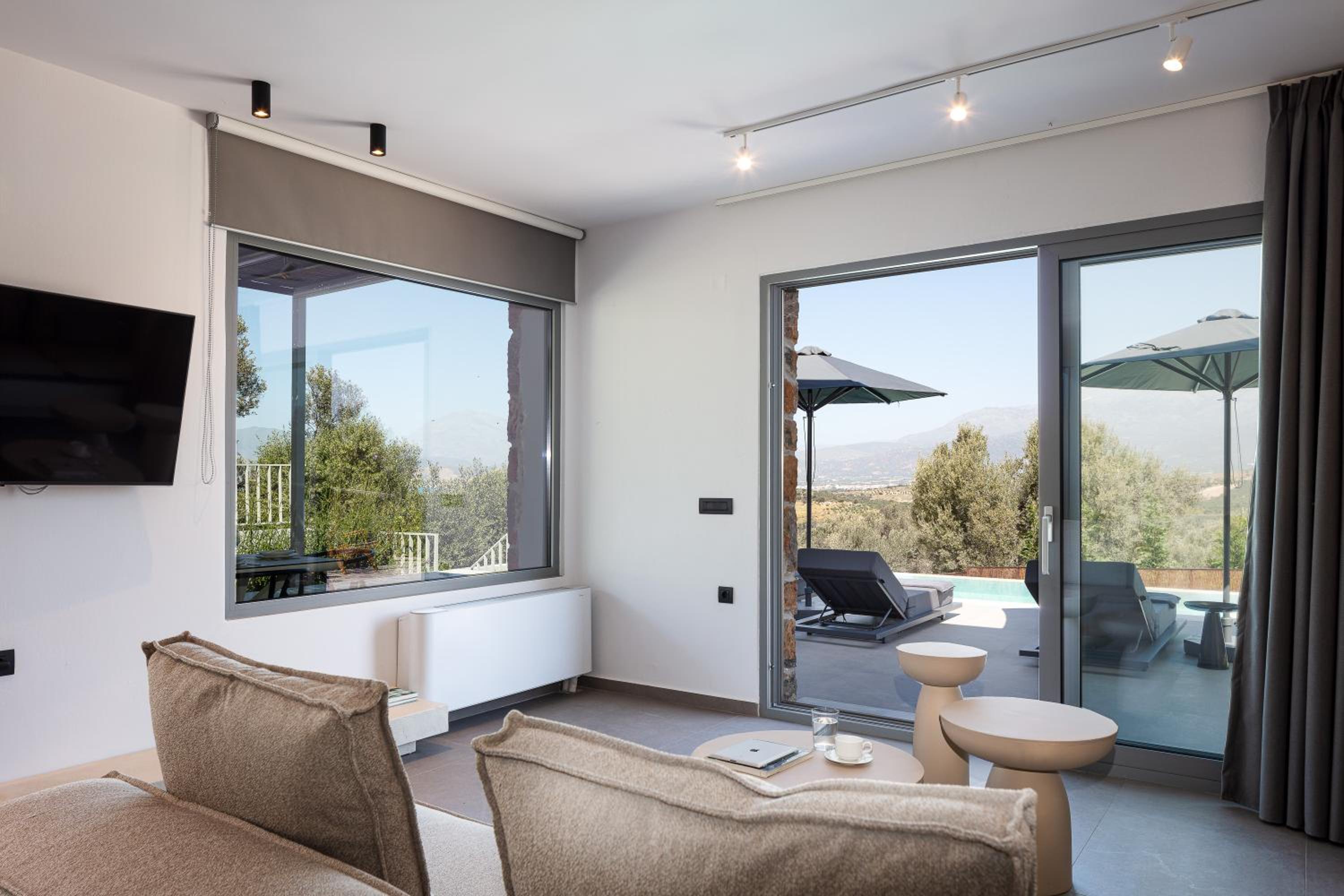 Kōa Villas, stylish Seaview retreat by etouri