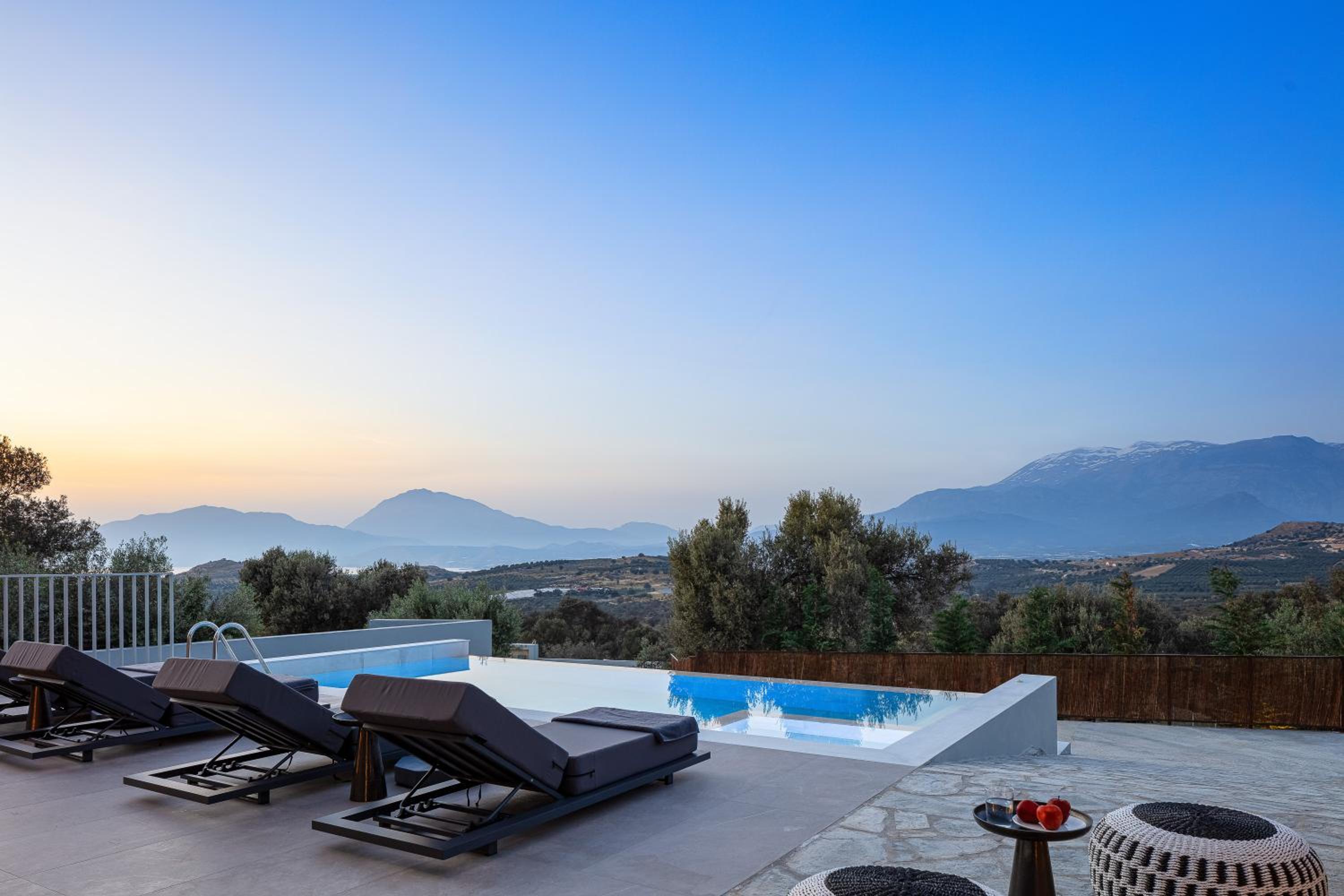 Kōa Villas, stylish Seaview retreat by etouri