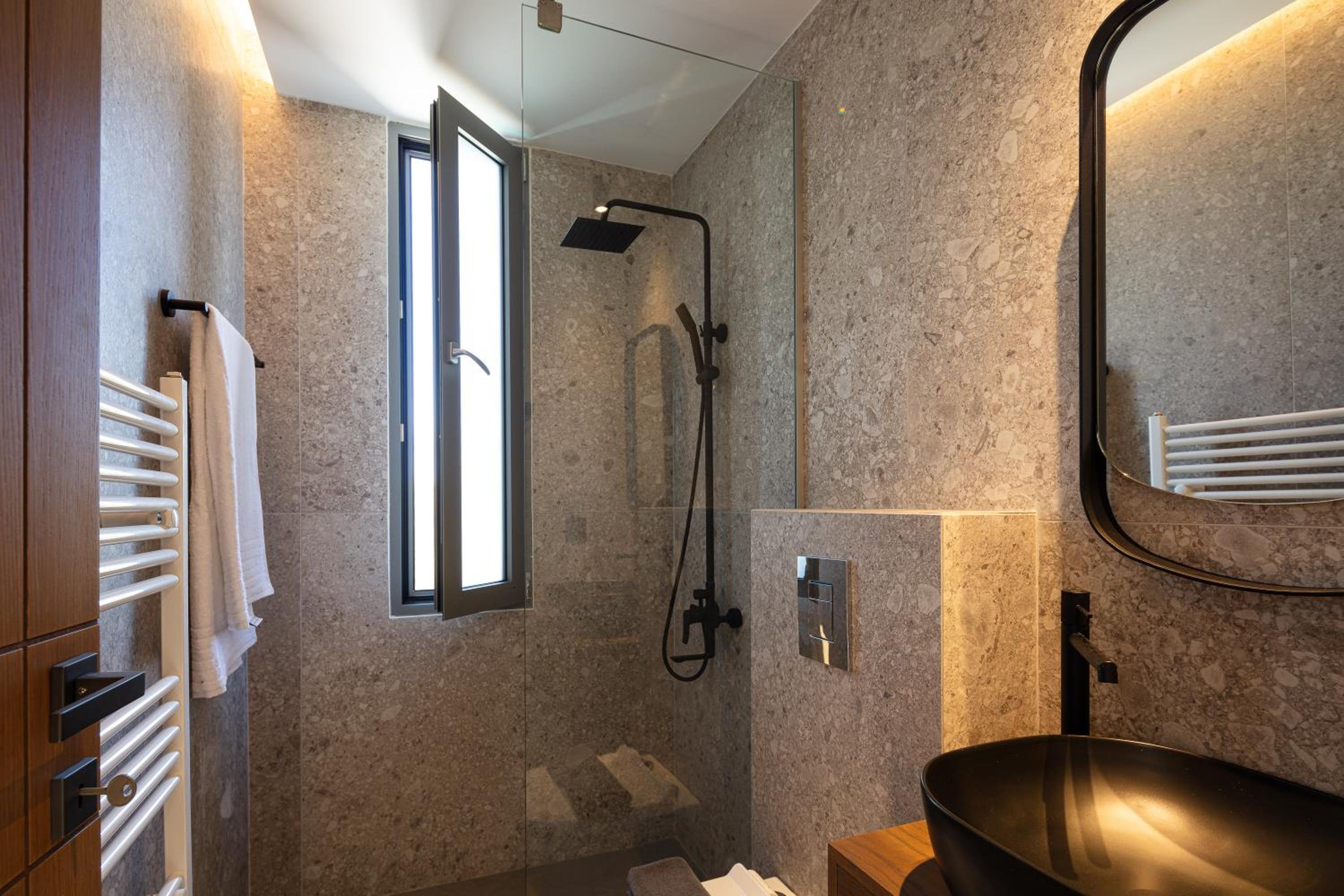 Kōa Villas, stylish Seaview retreat by etouri