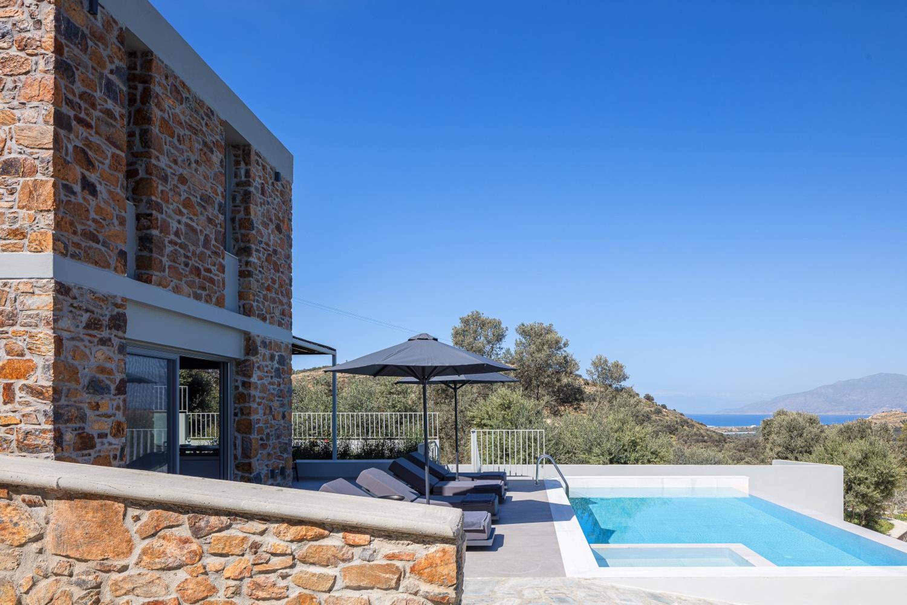Kōa Villas, stylish Seaview retreat by etouri
