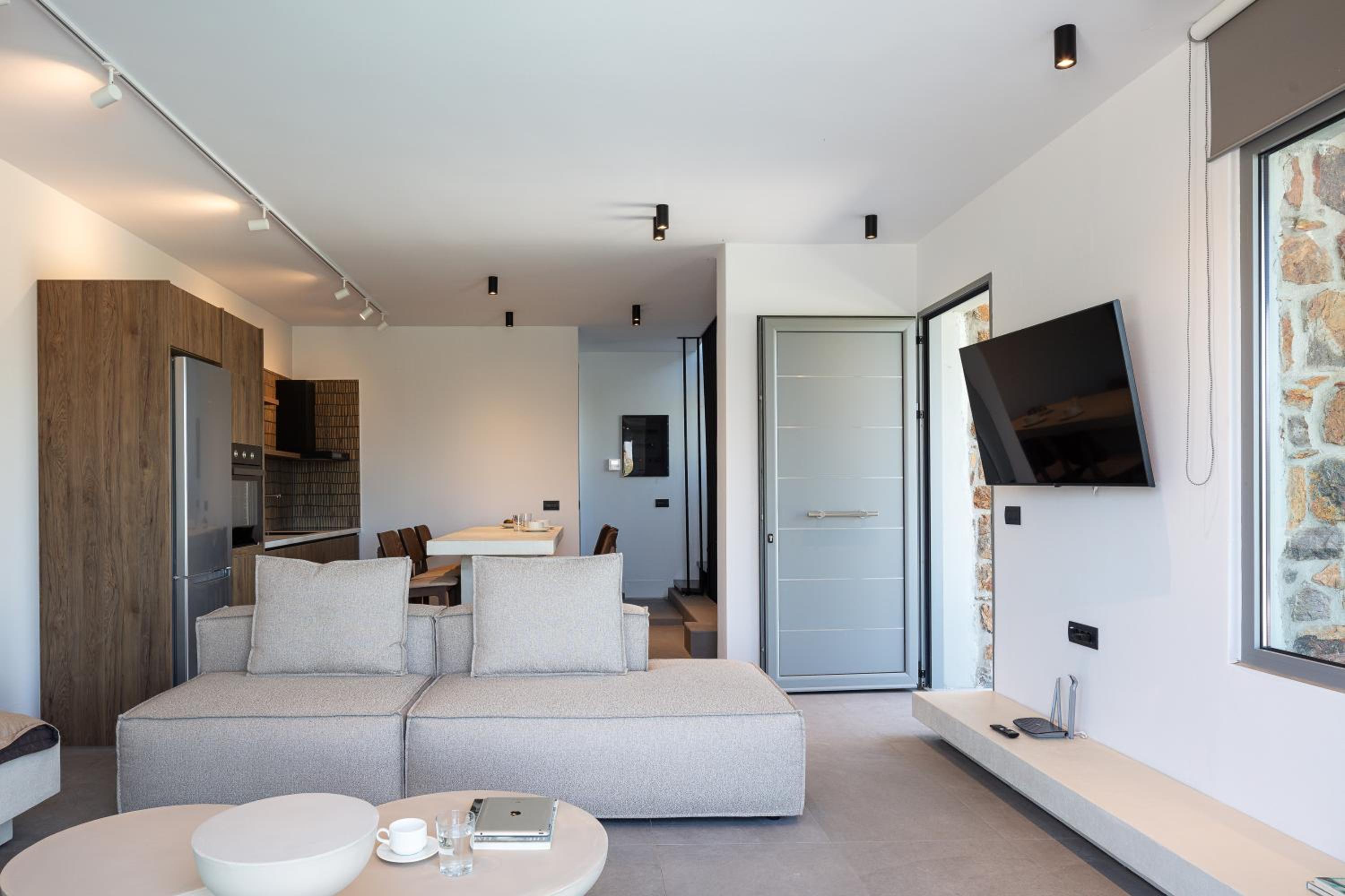 Kōa Villas, stylish Seaview retreat by etouri