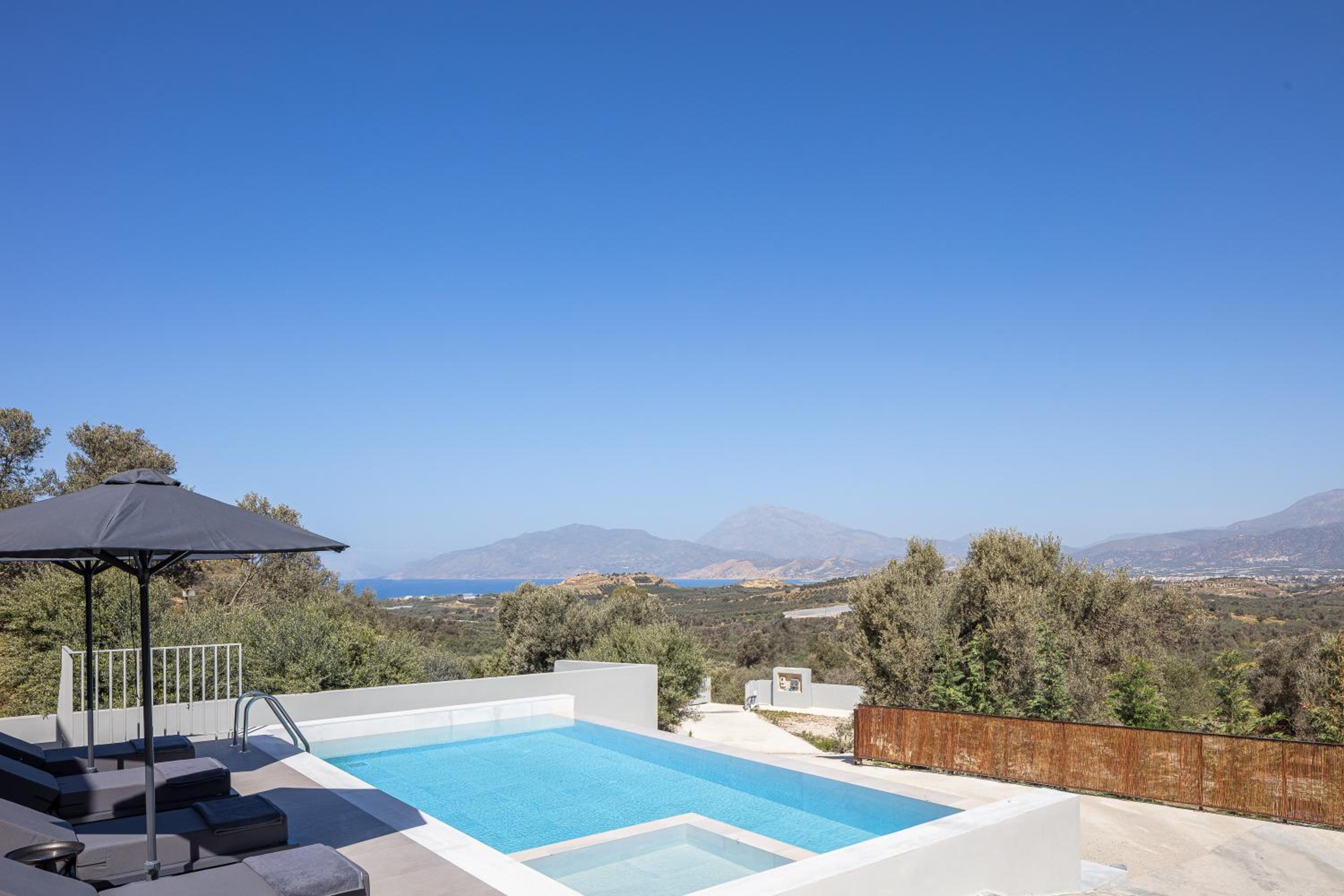 Kōa Villas, stylish Seaview retreat by etouri