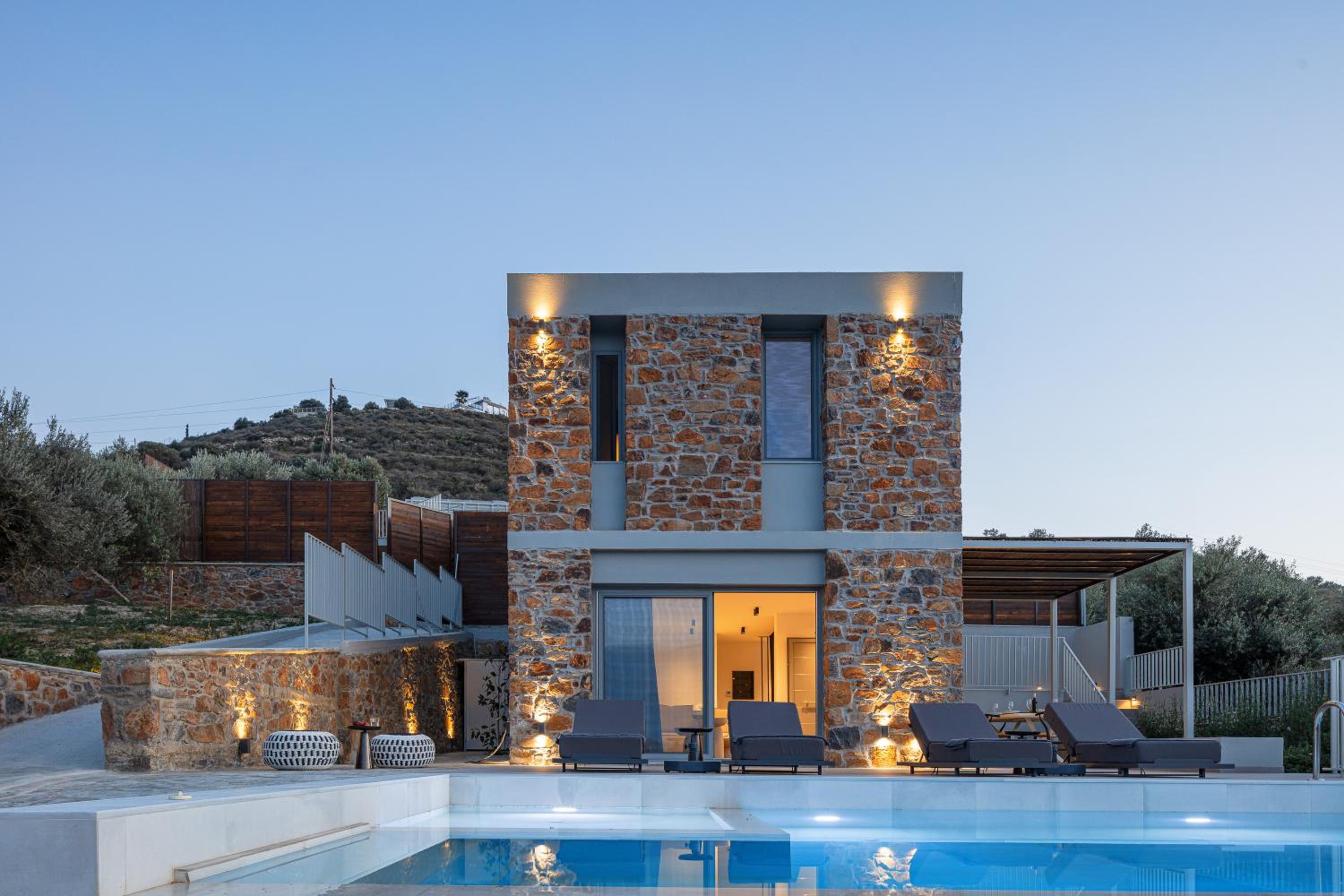 Kōa Villas, stylish Seaview retreat by etouri