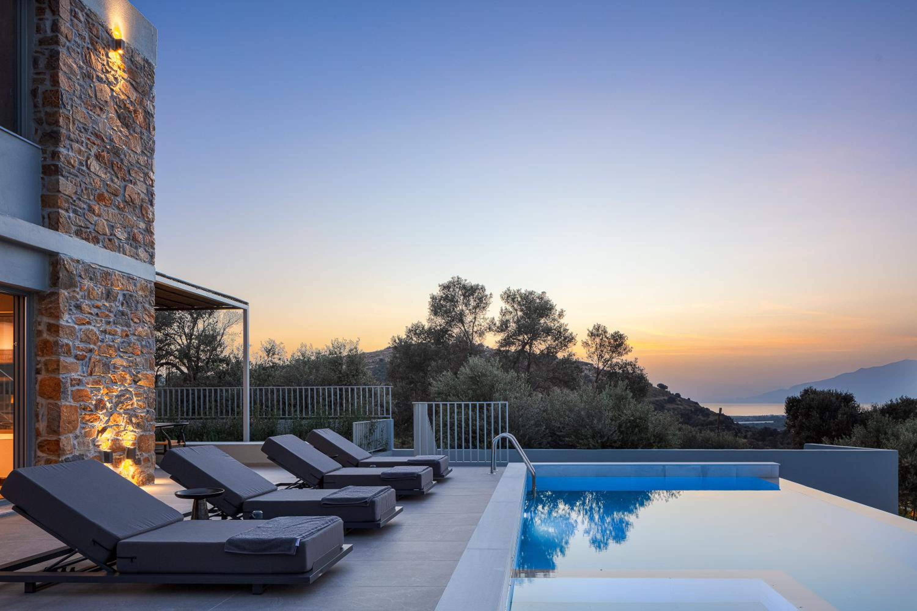 Kōa Villas, stylish Seaview retreat by etouri