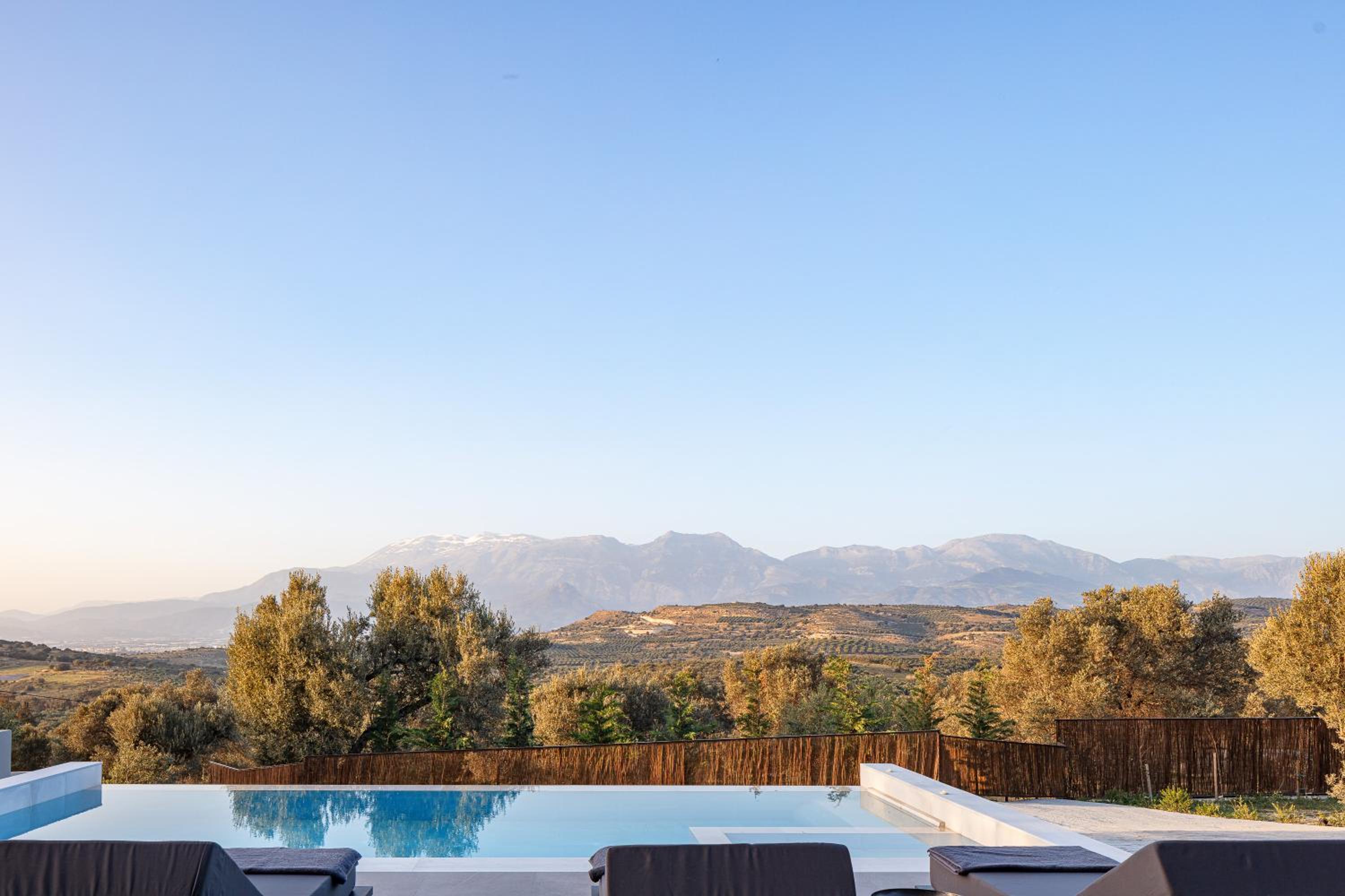 Kōa Villas, stylish Seaview retreat by etouri