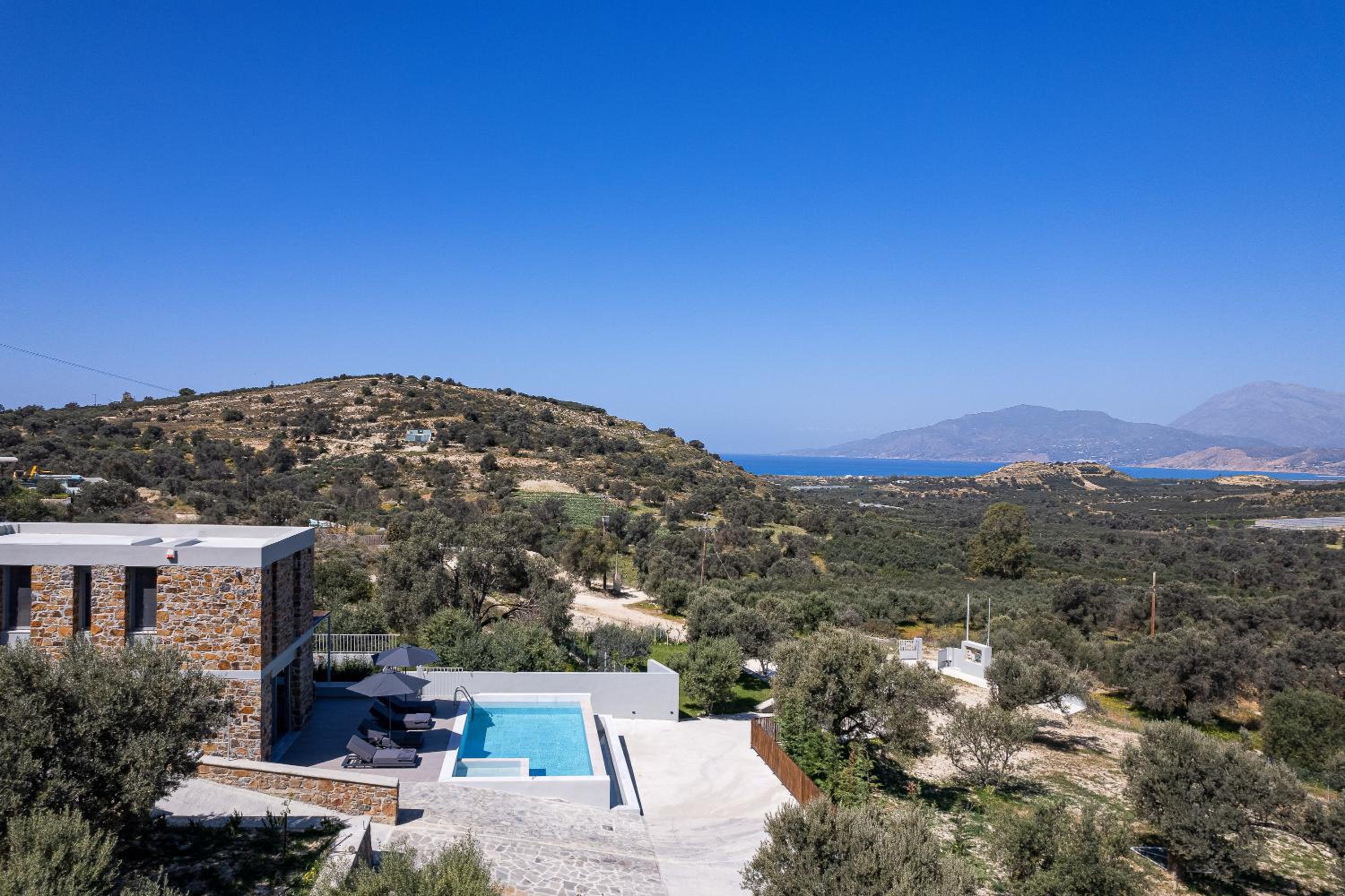 Kōa Villas, stylish Seaview retreat by etouri