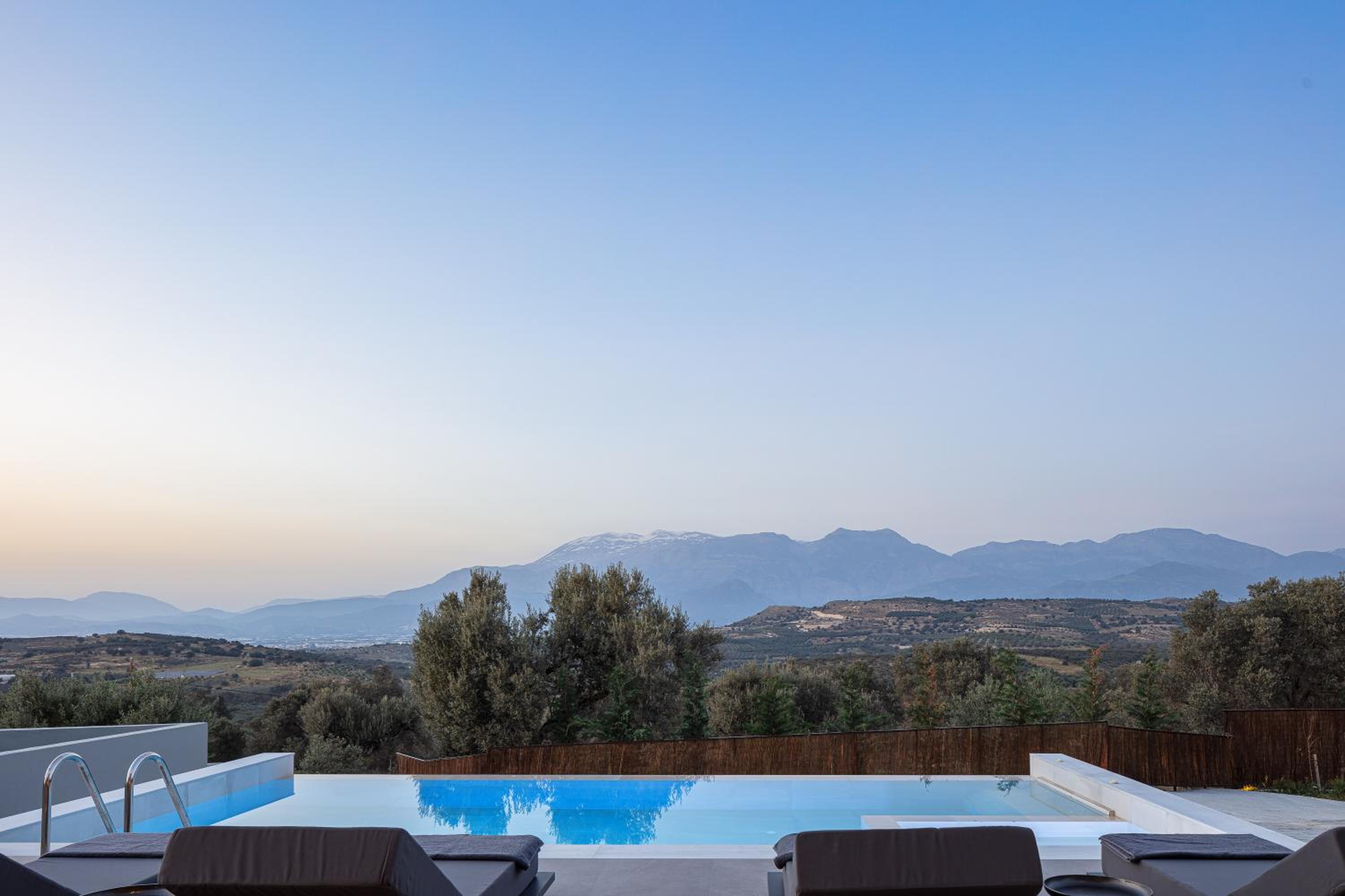 Kōa Villas, stylish Seaview retreat by etouri