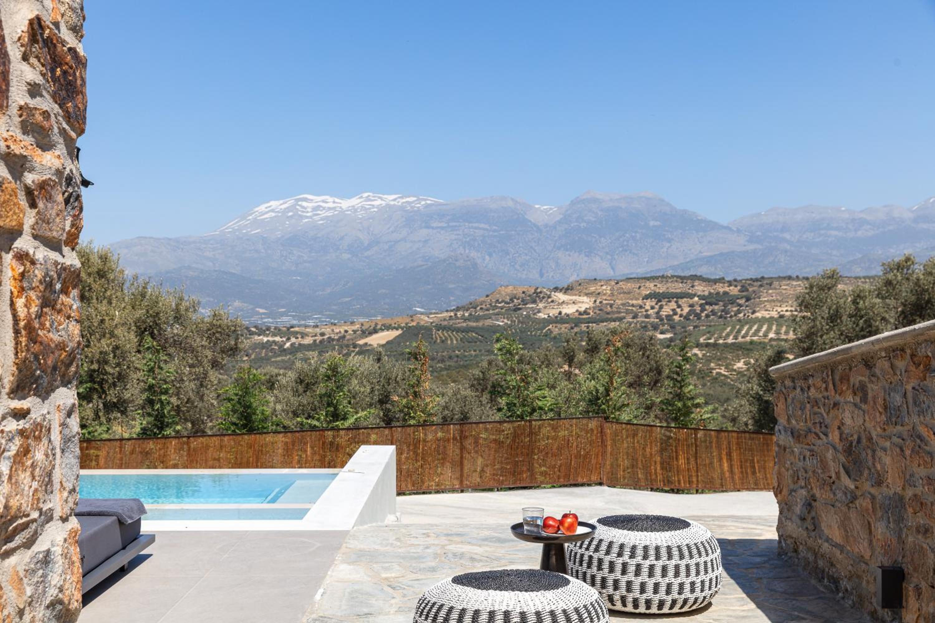 Kōa Villas, stylish Seaview retreat by etouri
