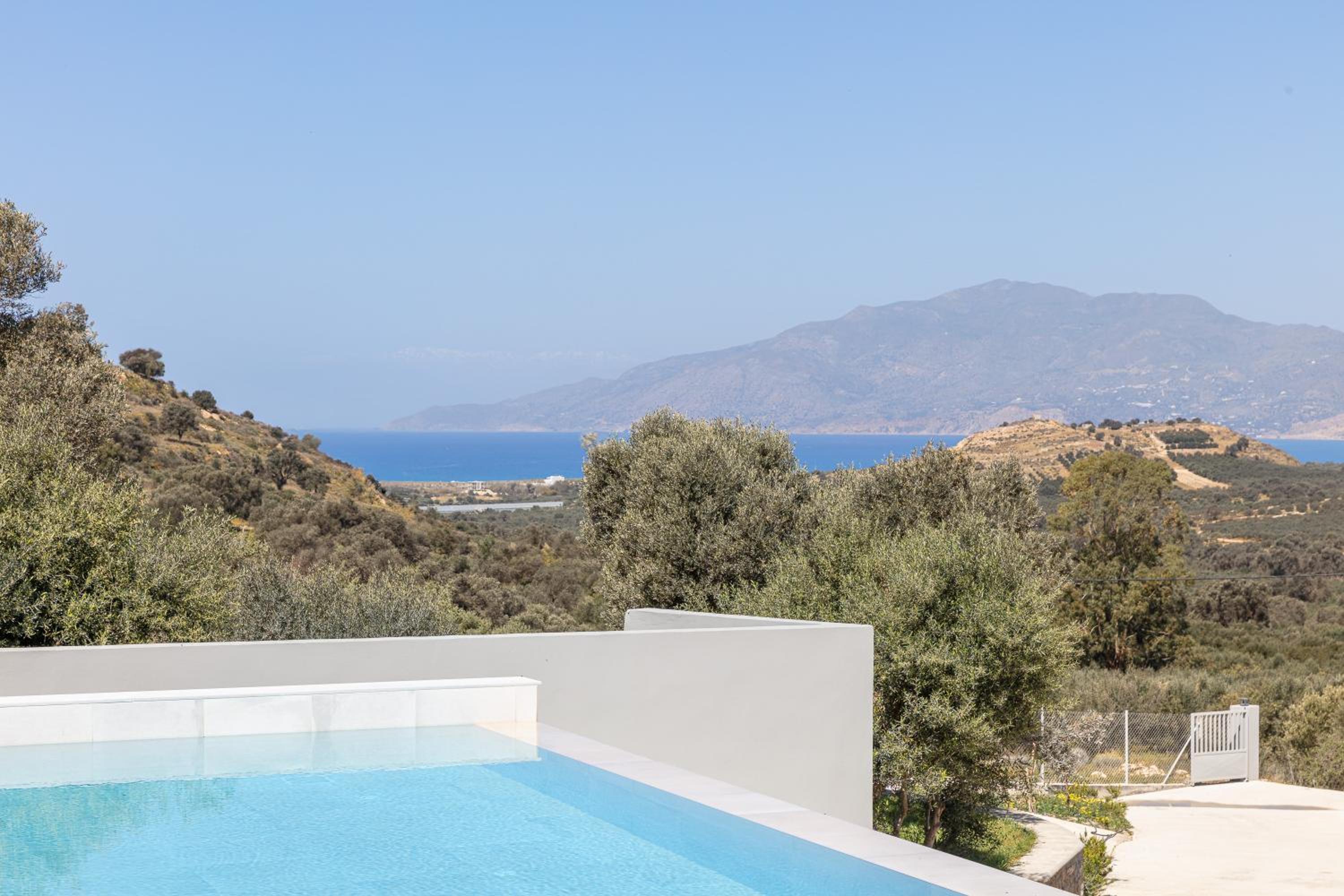 Kōa Villas, stylish Seaview retreat by etouri
