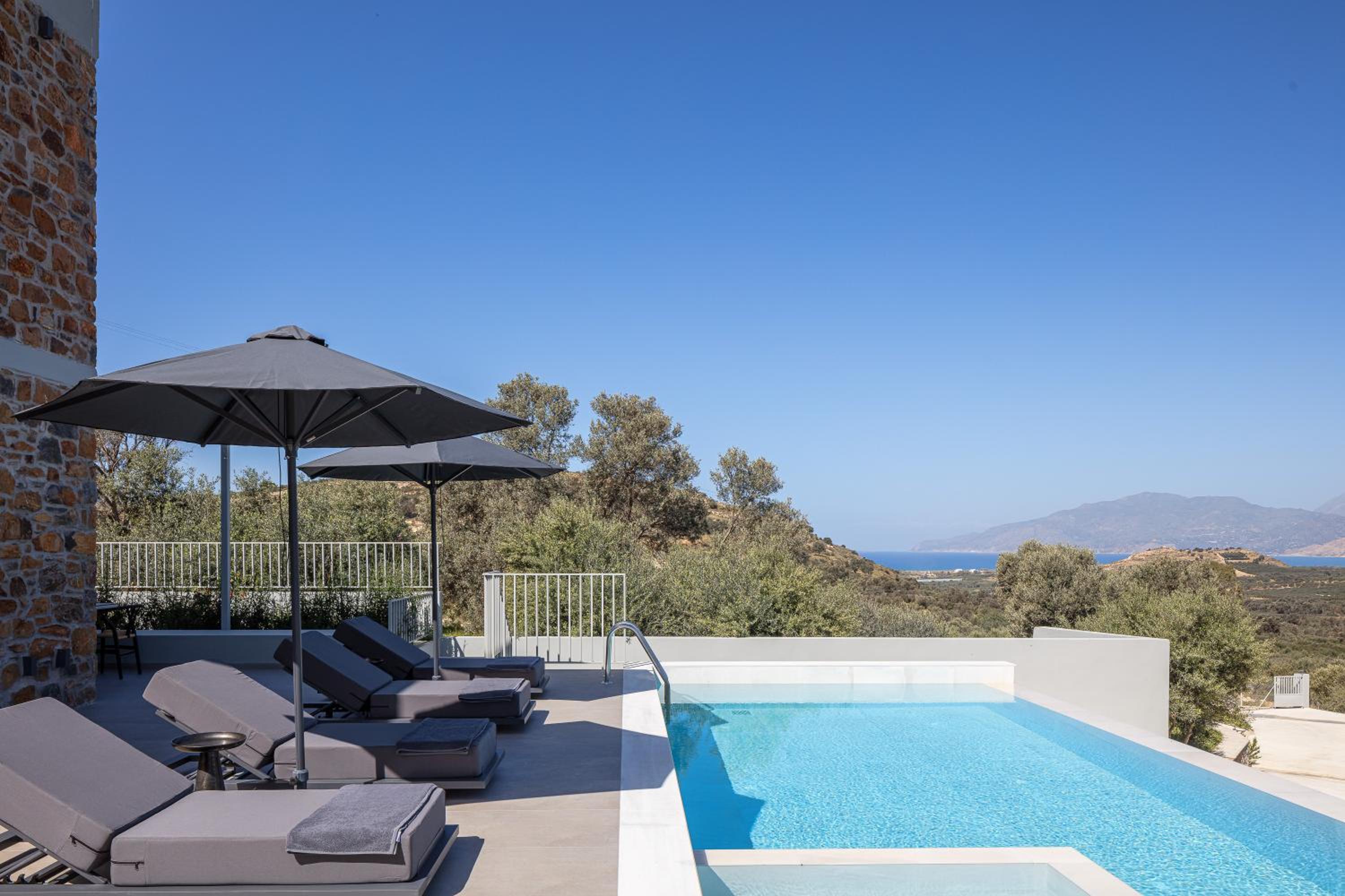 Kōa Villas, stylish Seaview retreat by etouri