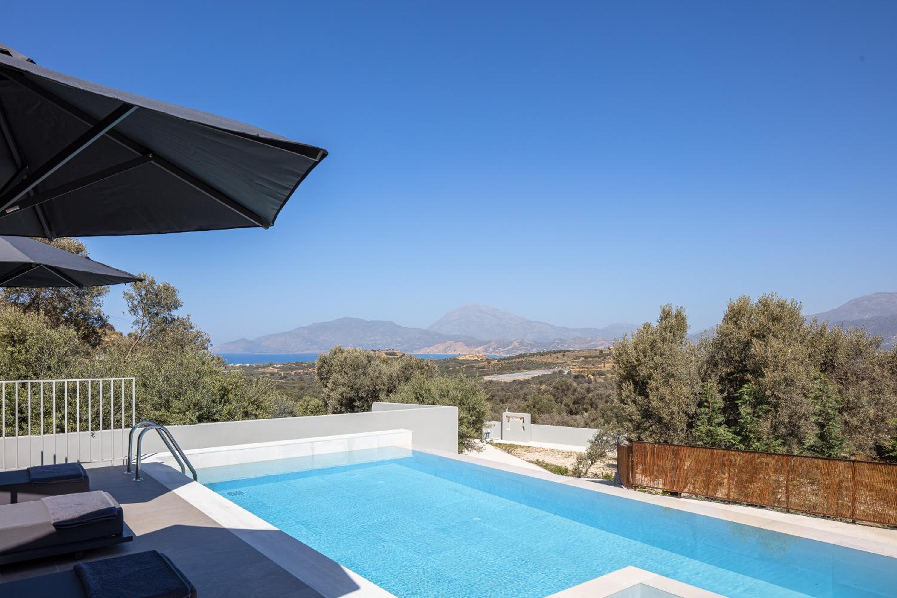 Kōa Villas, stylish Seaview retreat by etouri