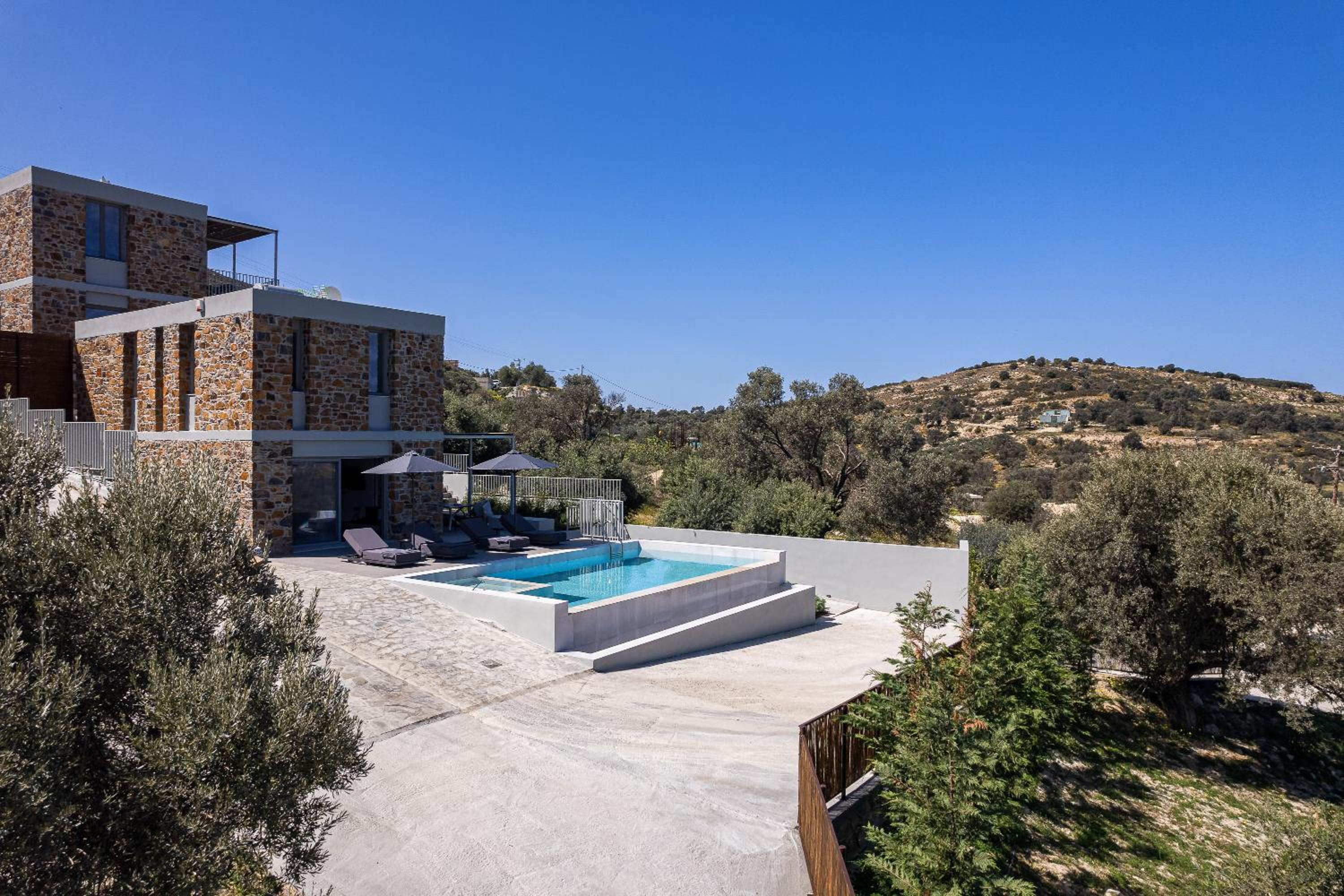 Kōa Villas, stylish Seaview retreat by etouri