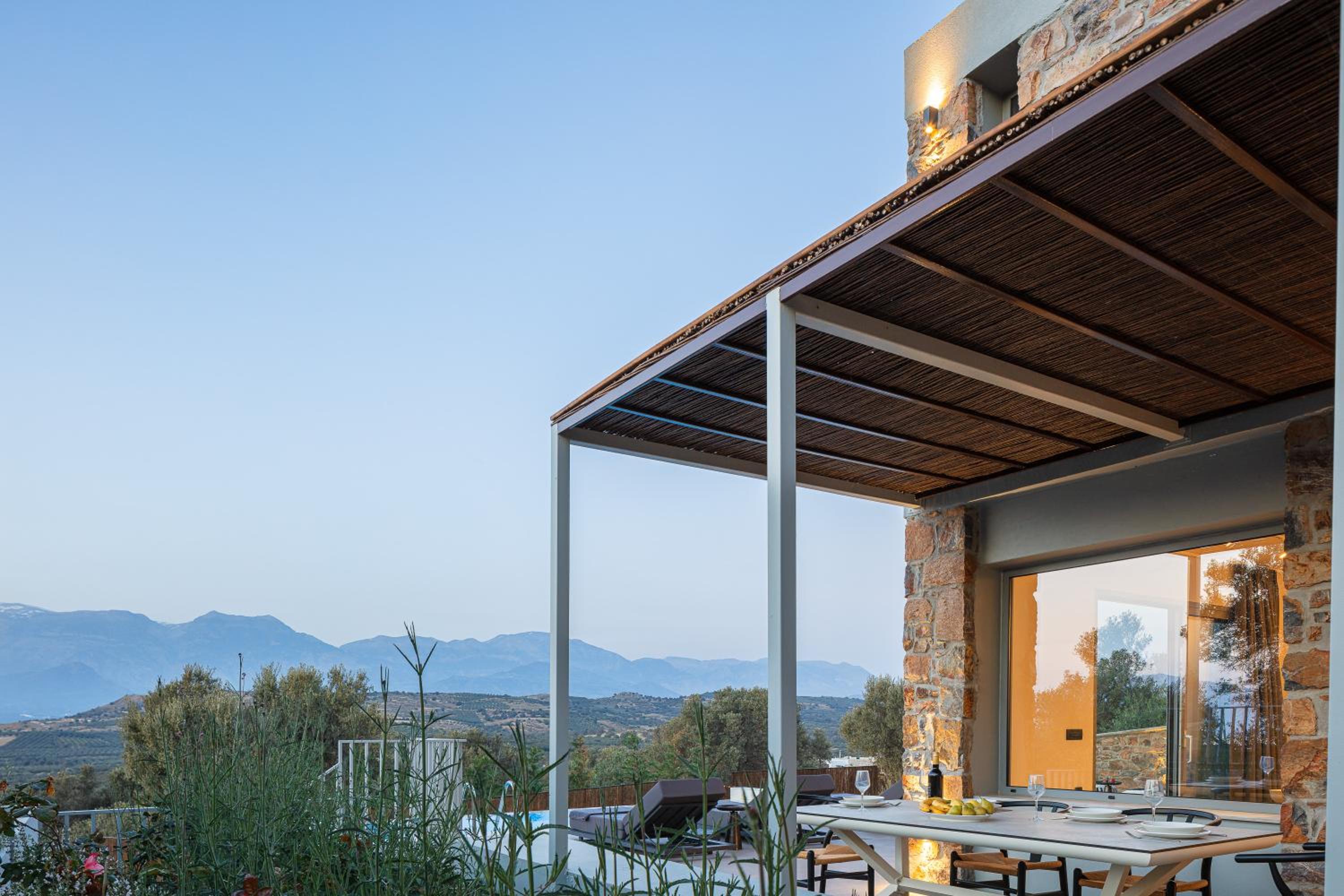 Kōa Villas, stylish Seaview retreat by etouri