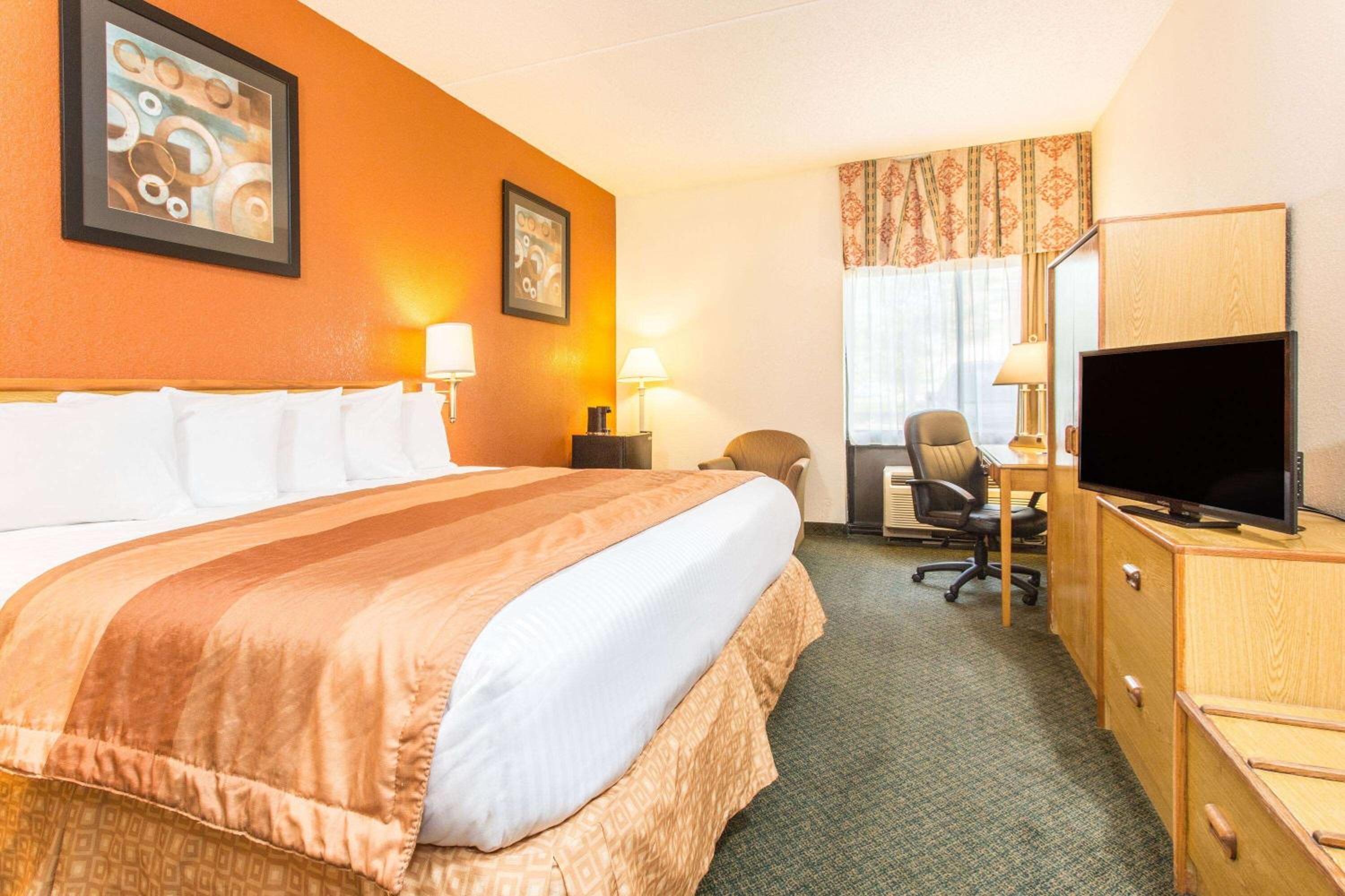 Baymont by Wyndham Cincinnati Sharonville - Property Image 18