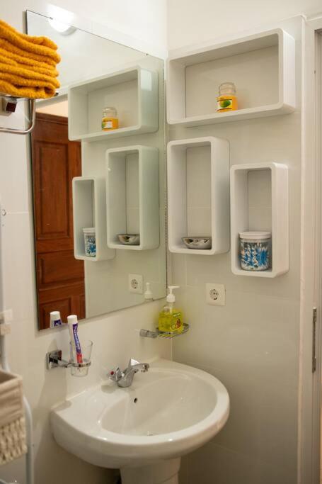Spacious studio by Luanda Bay with balcony