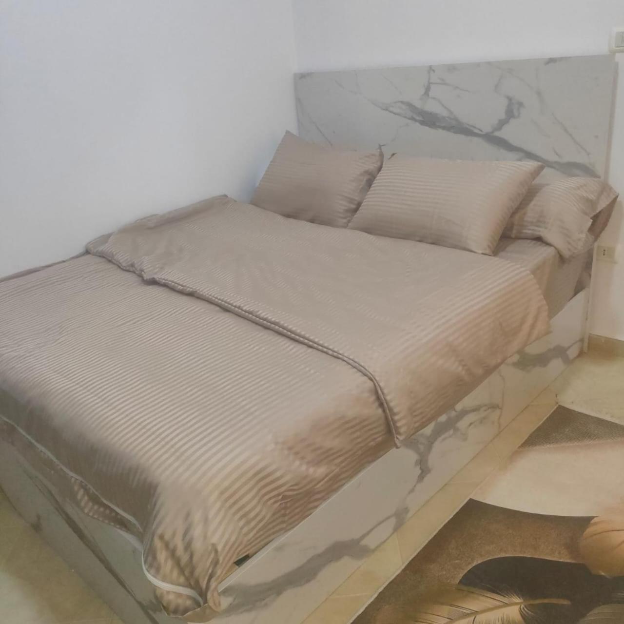 apartment one bed room free WiFi 20 view 3