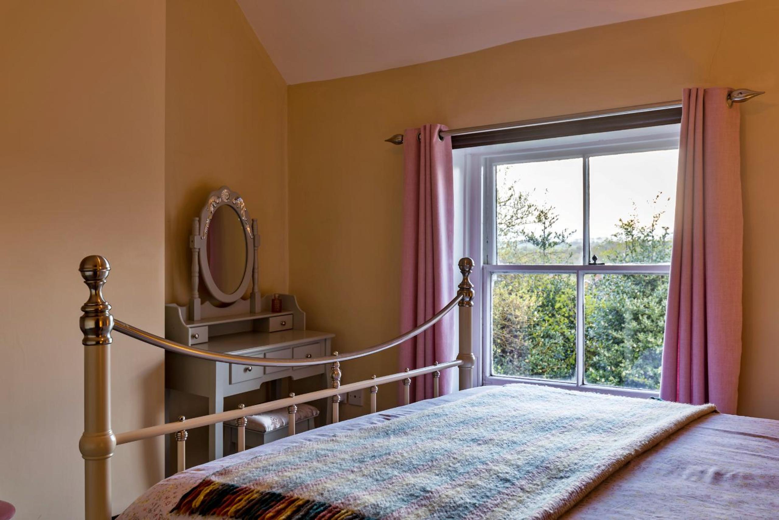 Finest Retreats - Spring Cottage