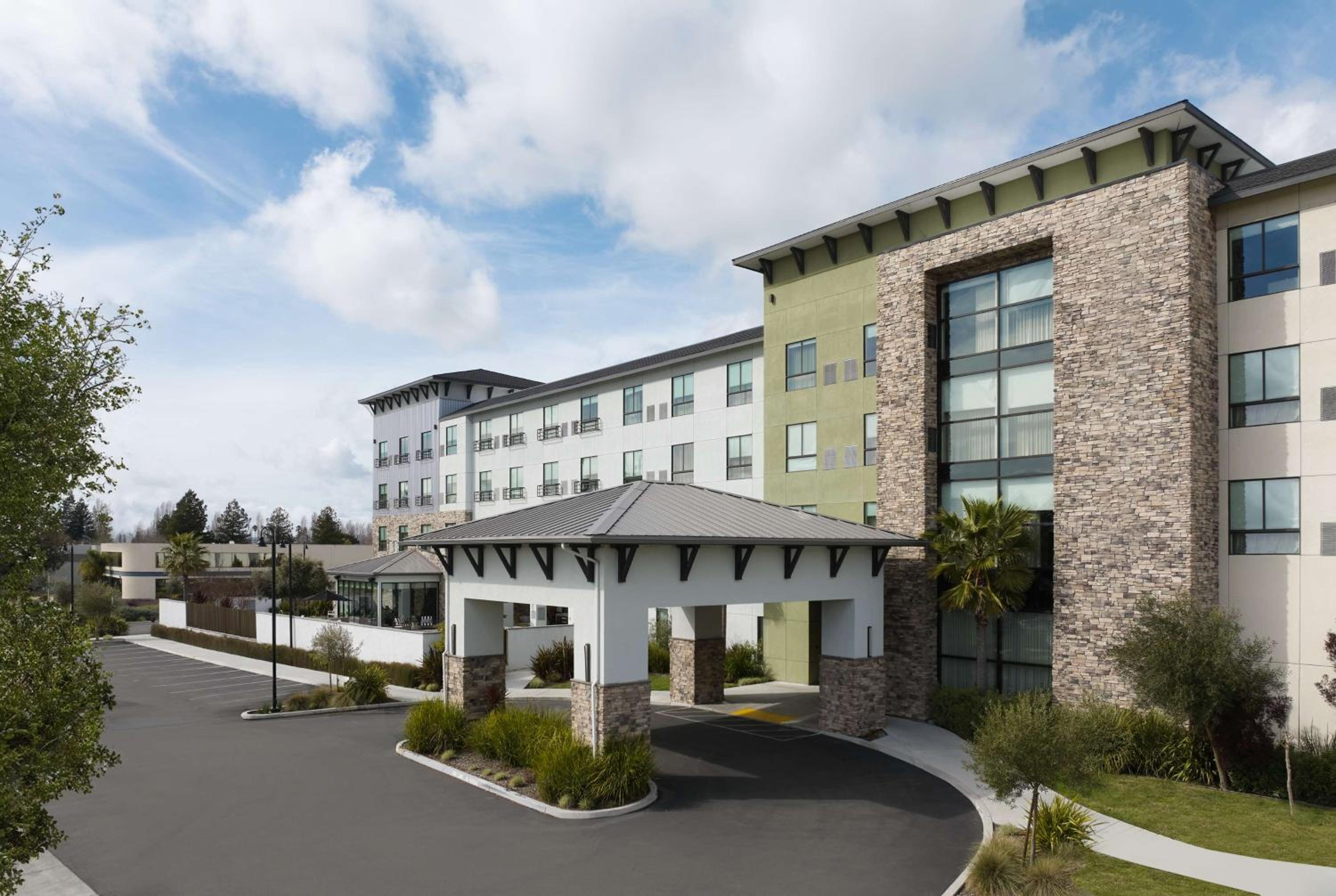 Rohnert Park Vacations - Hotel Centro Sonoma Wine Country, Tapestry Collection Hilton - Property Image 1