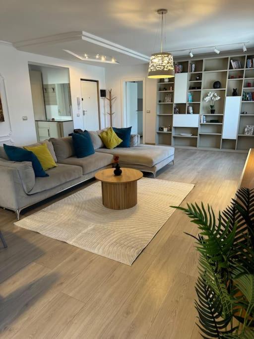 Leos Apartment