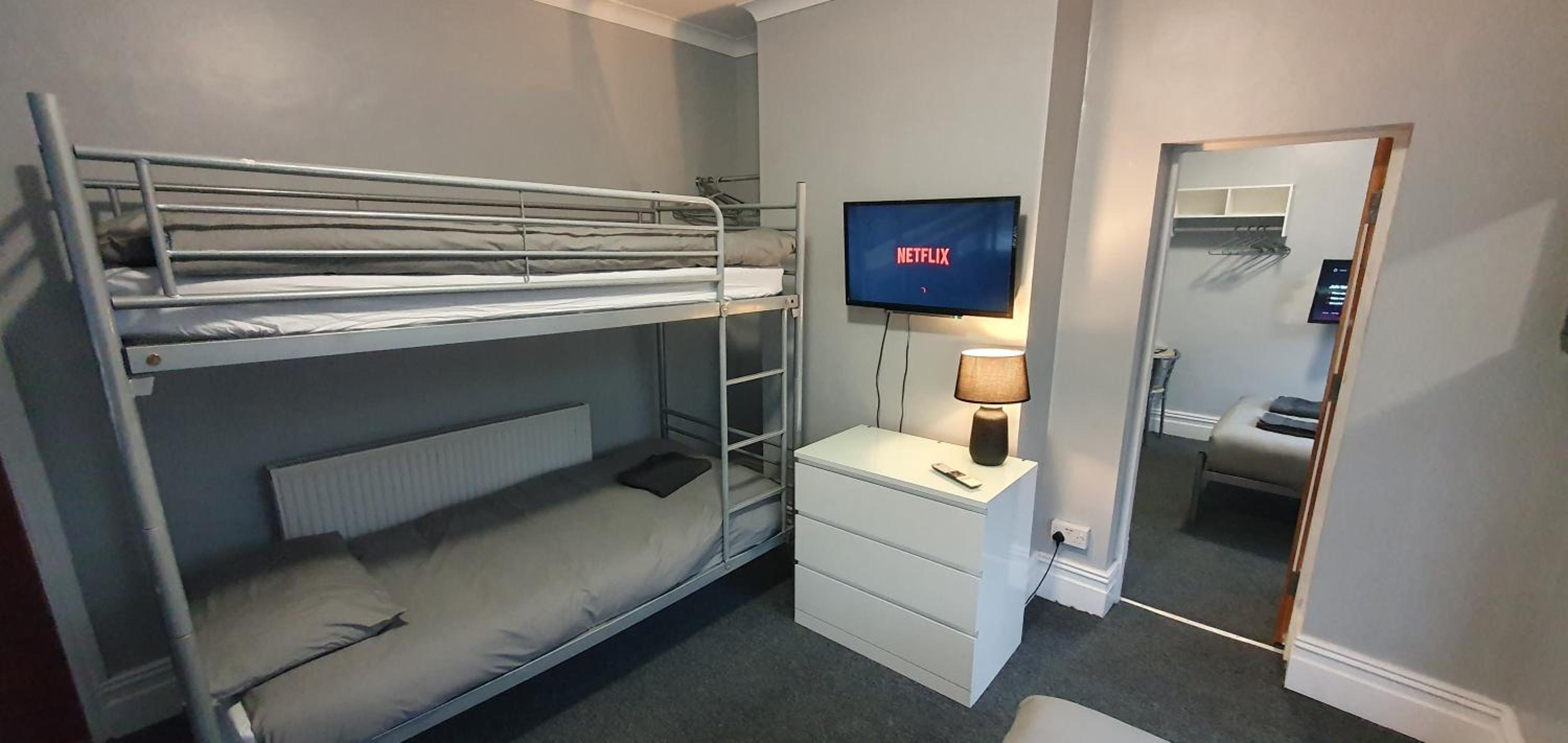 Blackpool North Close to Station - With Free Car Parking view 3