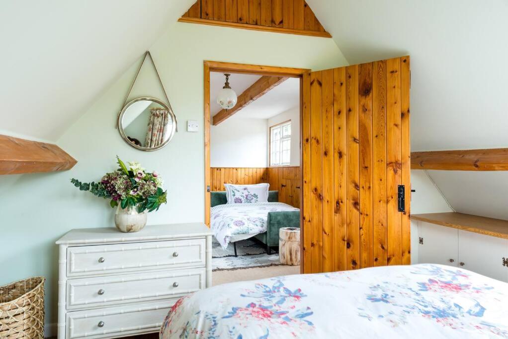 NEW Little Till - Riverside Cottage nr Stonehenge