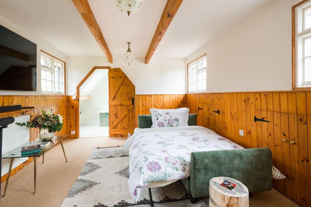 NEW Little Till - Riverside Cottage nr Stonehenge
