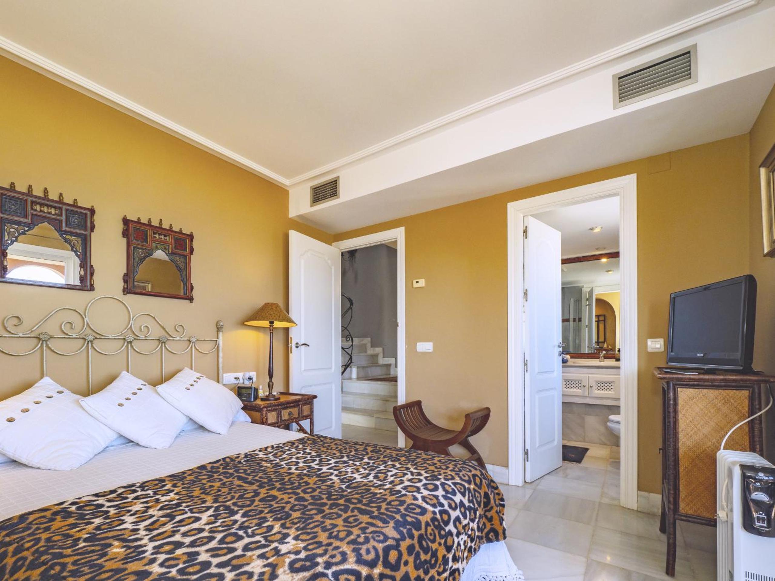 Cubo's Beachfront Marina de Casares House