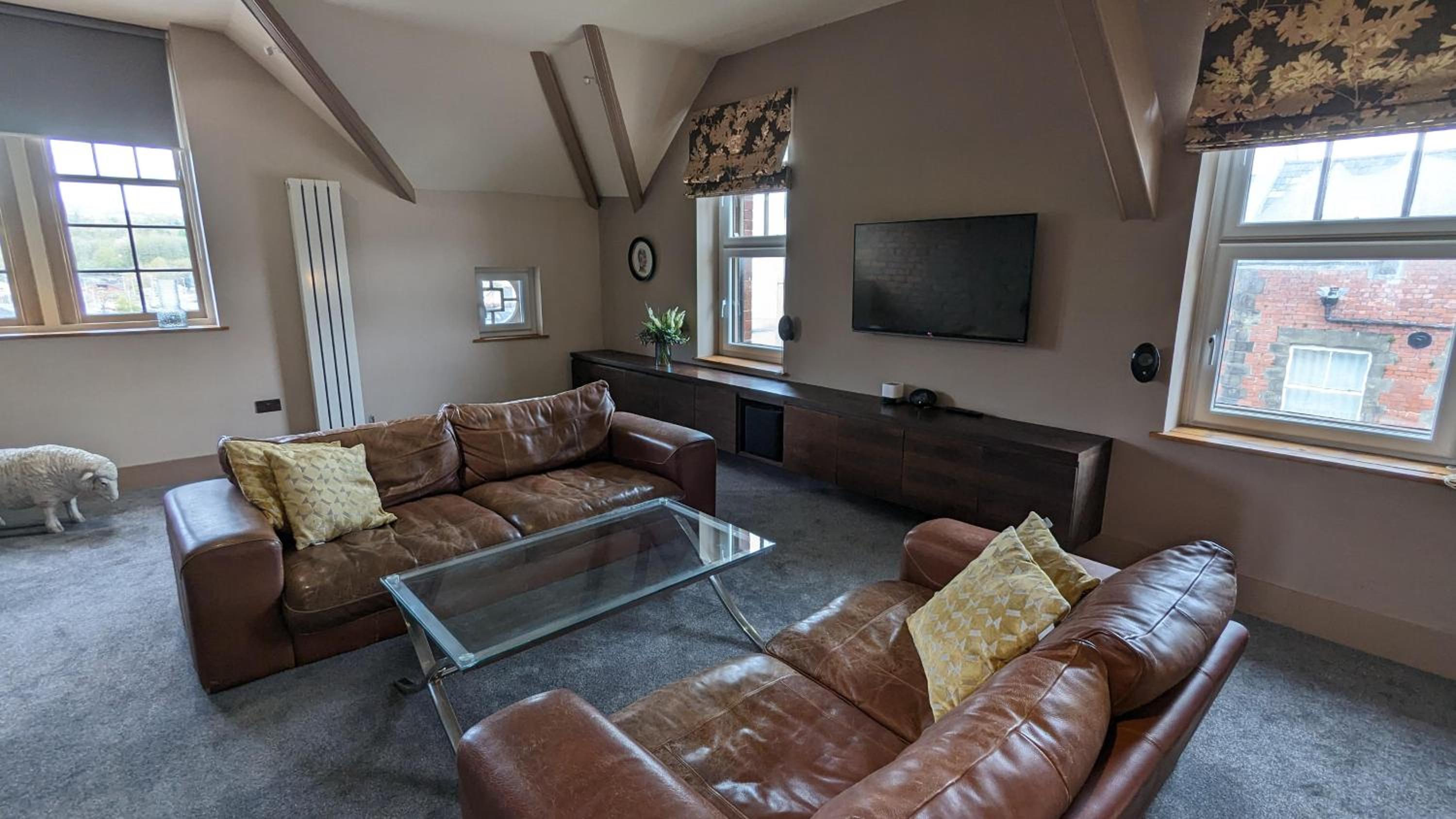 Spacious Penthouse Apartment in Merthyr Tydfil view 4