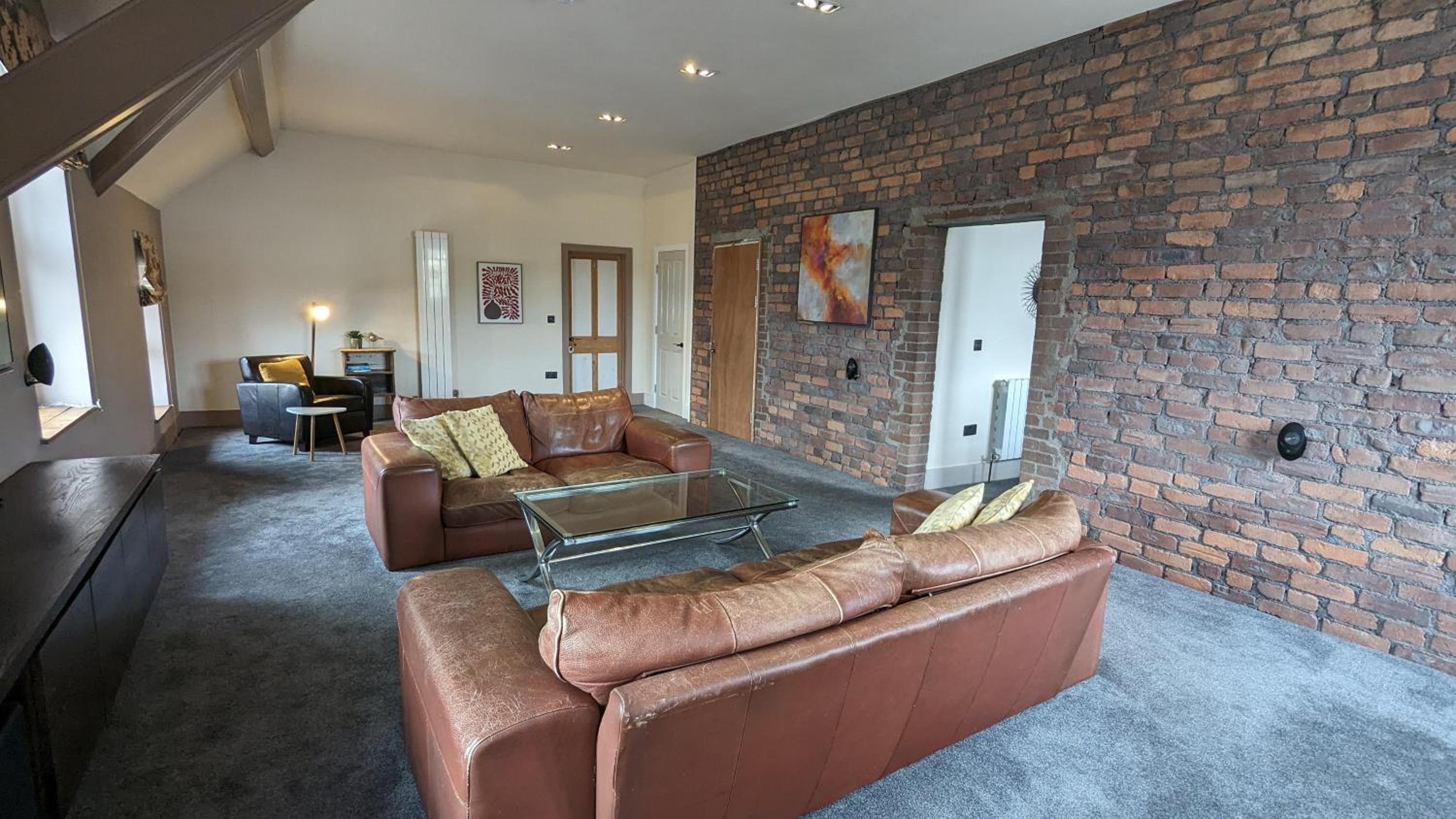 Spacious Penthouse Apartment in Merthyr Tydfil view 3