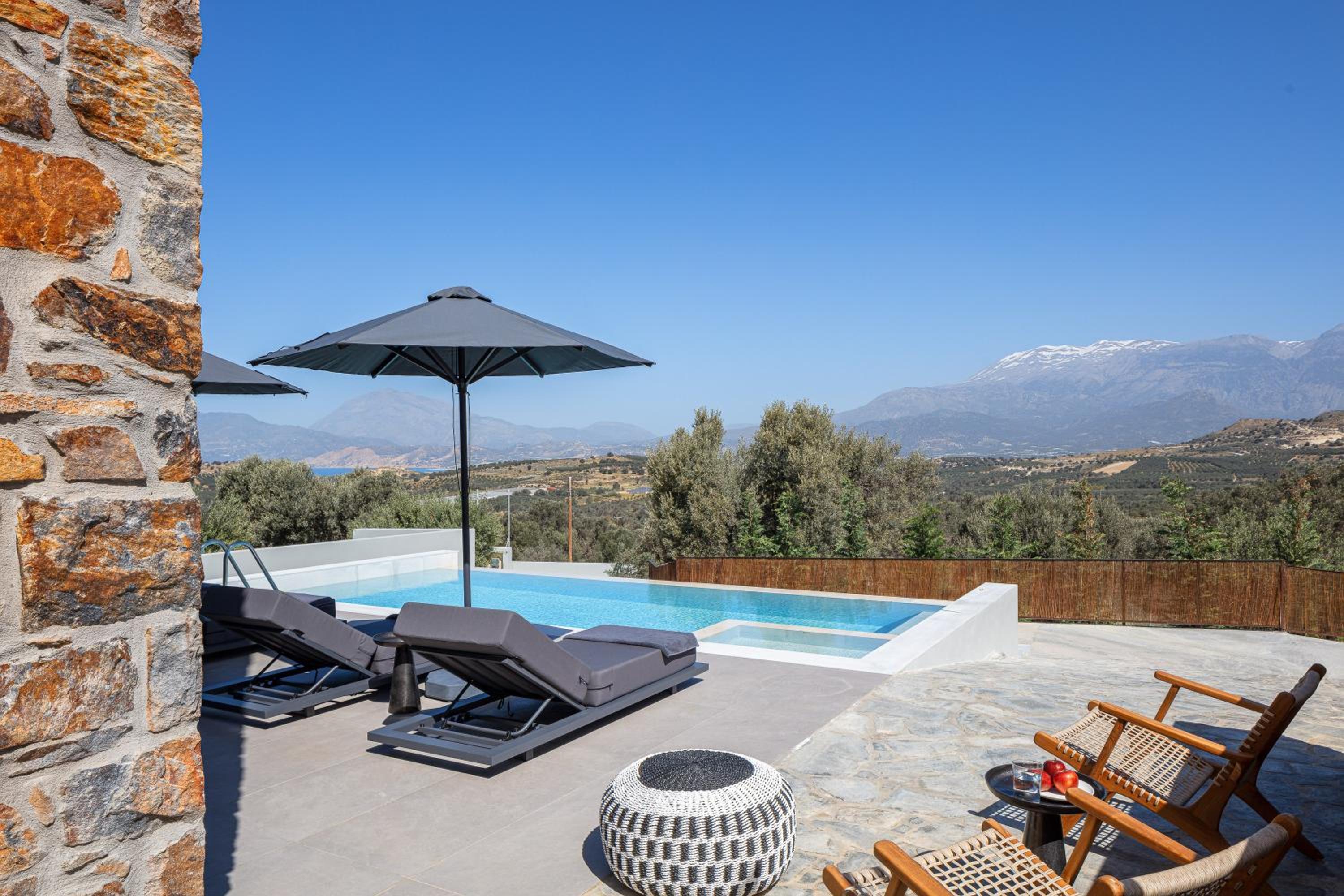 Kōa Villas, stylish Seaview retreat by etouri