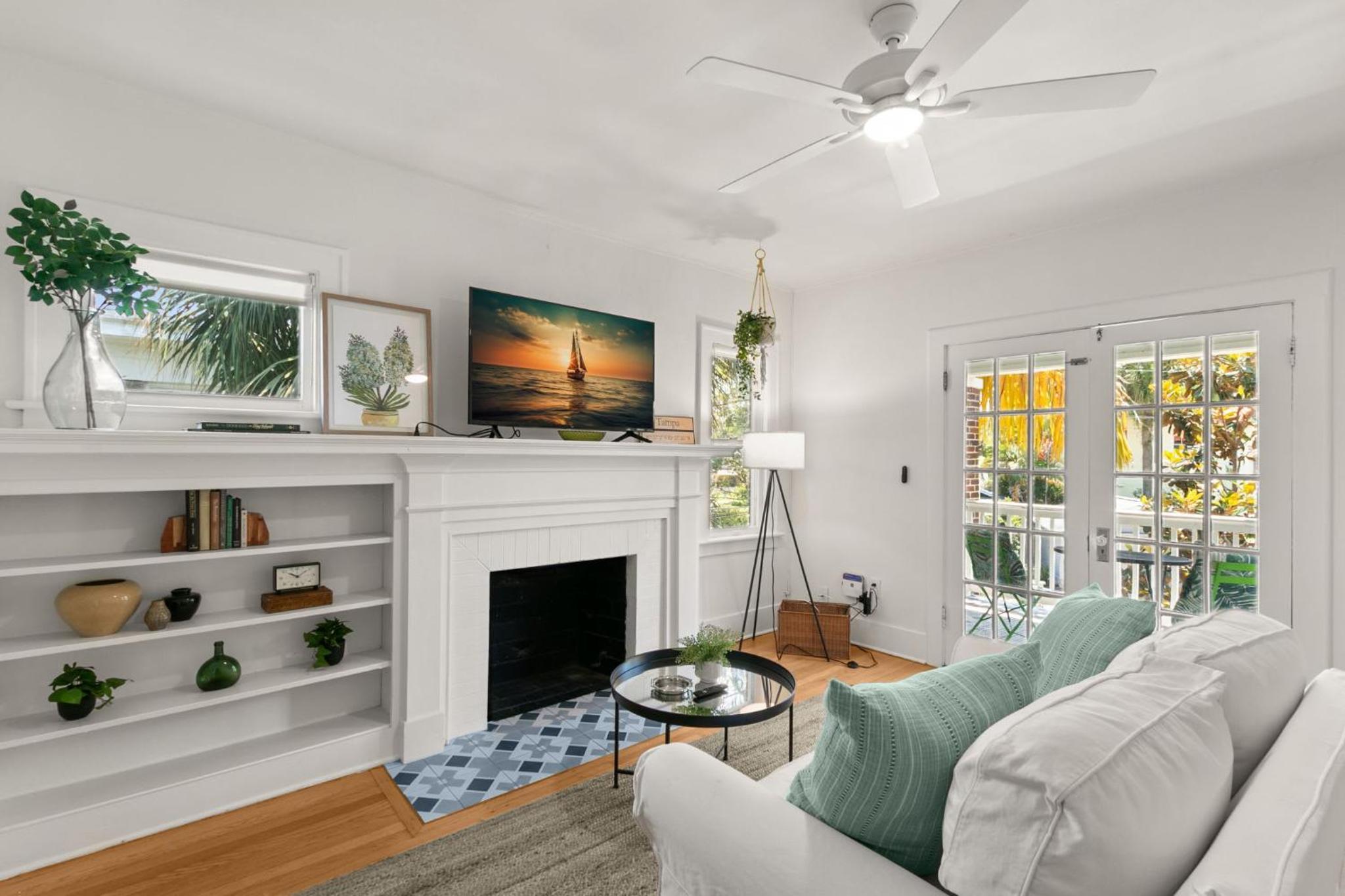 SoHo Siesta Stunning Apt w Private Balcony view 3